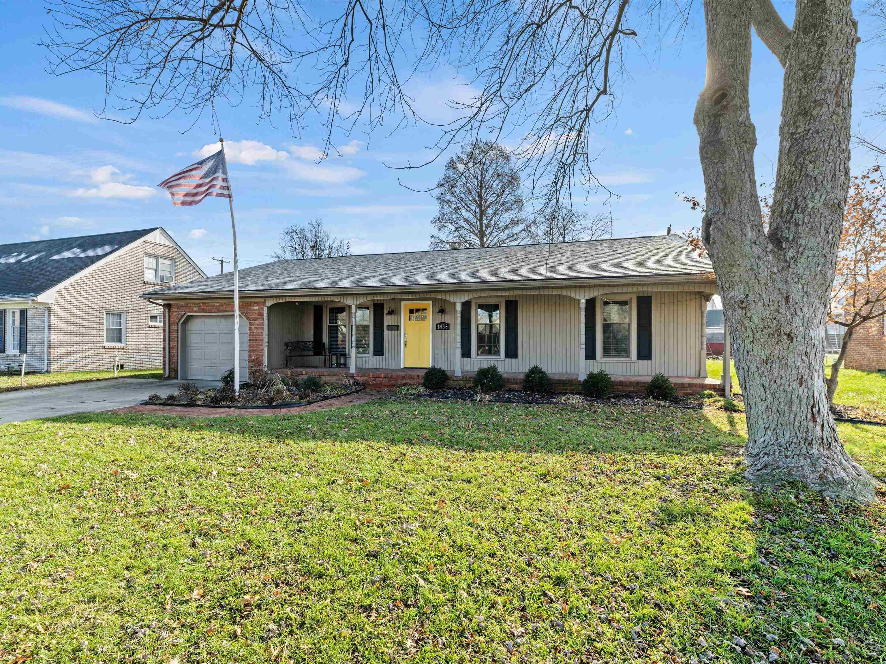 1438 Brentwood Drive, Owensboro, Kentucky 42301, 3 Bedrooms Bedrooms, ,2 BathroomsBathrooms,Single Family Residence,For Sale,Brentwood Drive,91359