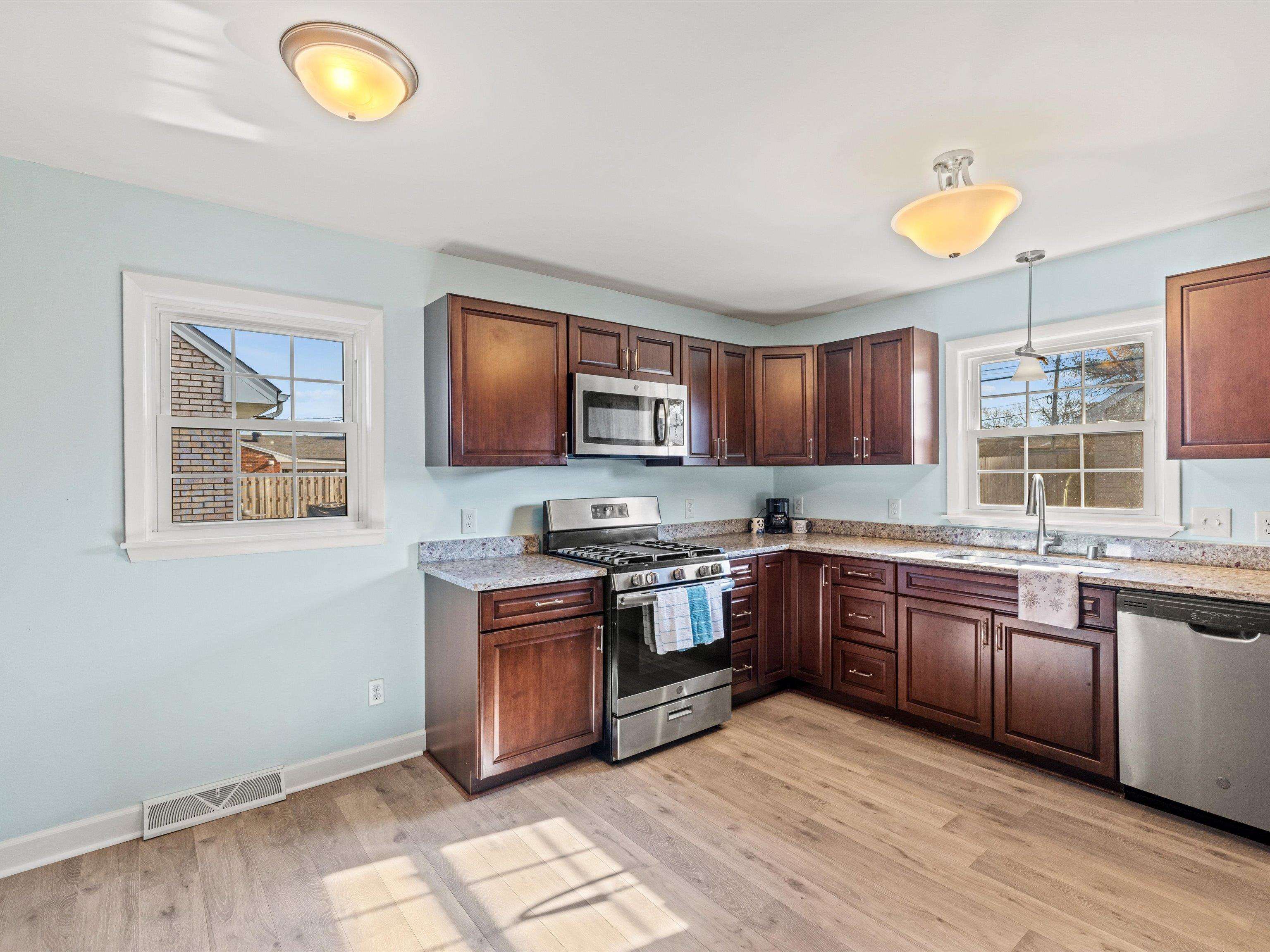 1438 Brentwood Drive, Owensboro, Kentucky 42301, 3 Bedrooms Bedrooms, ,2 BathroomsBathrooms,Single Family Residence,For Sale,Brentwood Drive,91359