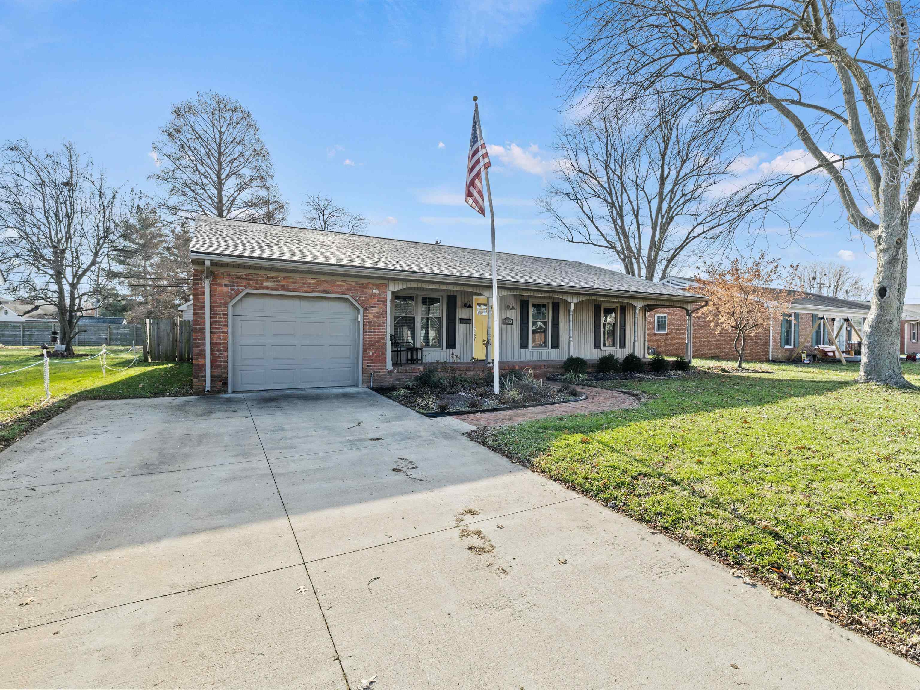 1438 Brentwood Drive, Owensboro, Kentucky 42301, 3 Bedrooms Bedrooms, ,2 BathroomsBathrooms,Single Family Residence,For Sale,Brentwood Drive,91359