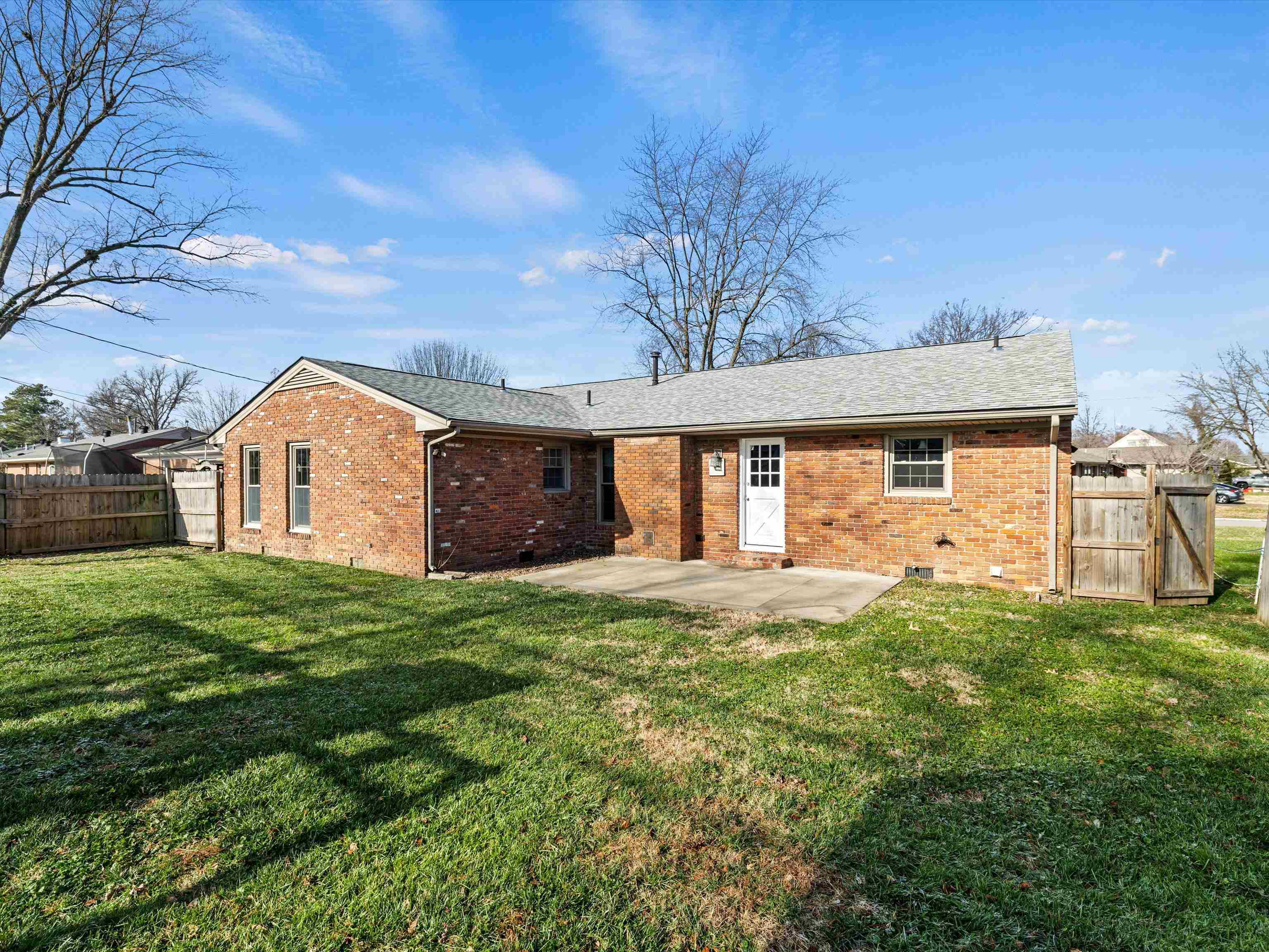 1438 Brentwood Drive, Owensboro, Kentucky 42301, 3 Bedrooms Bedrooms, ,2 BathroomsBathrooms,Single Family Residence,For Sale,Brentwood Drive,91359