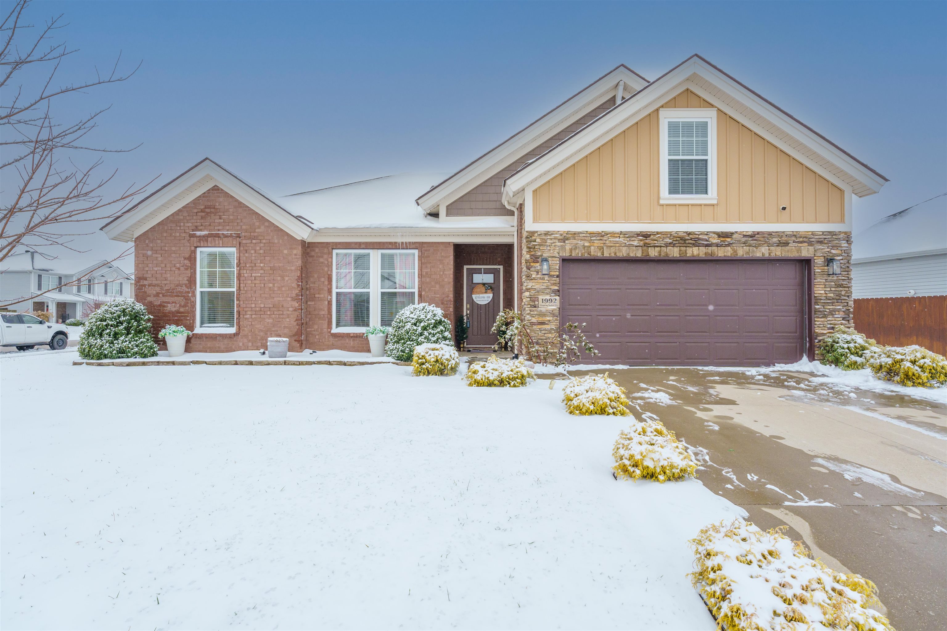 1992 Whispering Meadows Drive, Owensboro, Kentucky 42301, 3 Bedrooms Bedrooms, ,2 BathroomsBathrooms,Single Family Residence,For Sale,Whispering Meadows Drive,91361