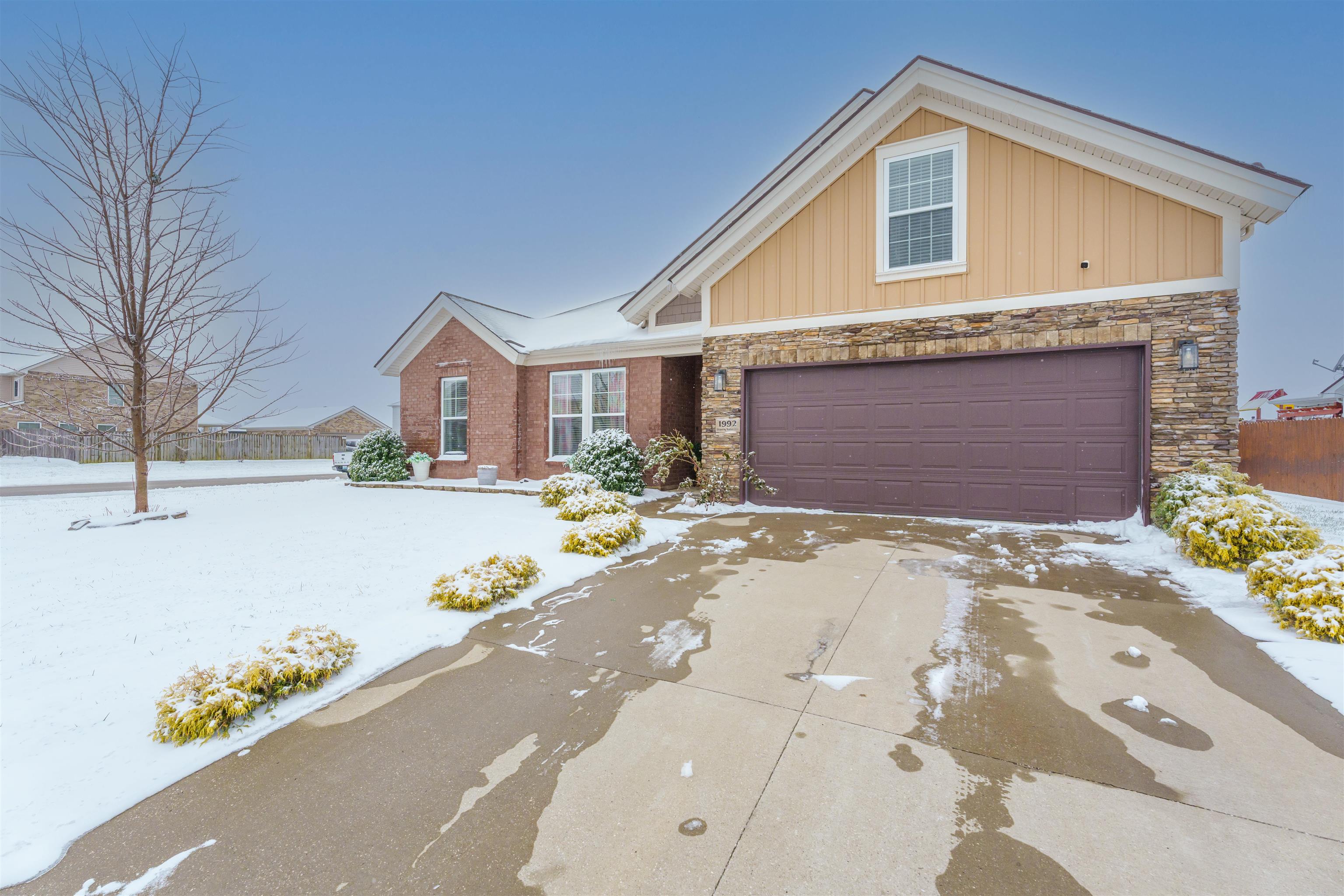 1992 Whispering Meadows Drive, Owensboro, Kentucky 42301, 3 Bedrooms Bedrooms, ,2 BathroomsBathrooms,Single Family Residence,For Sale,Whispering Meadows Drive,91361