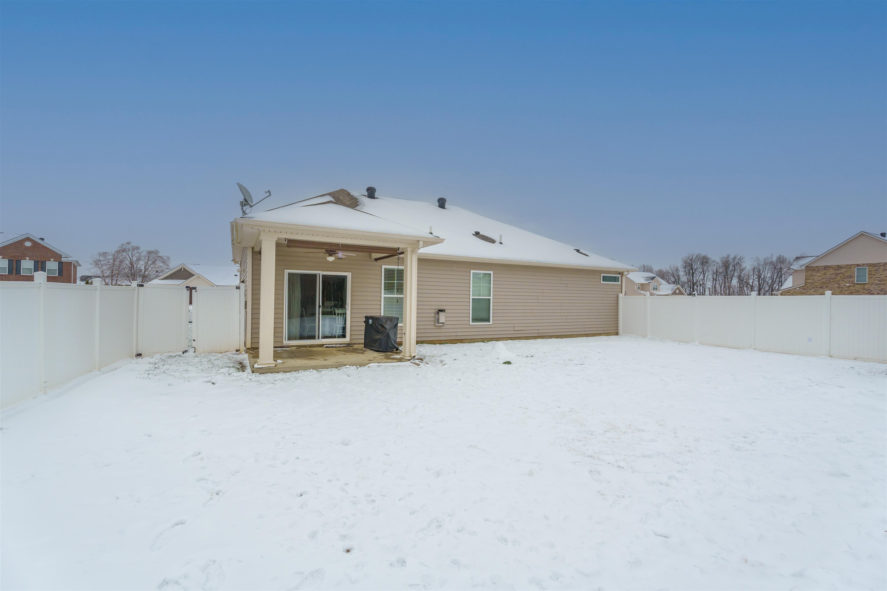 1992 Whispering Meadows Drive, Owensboro, Kentucky 42301, 3 Bedrooms Bedrooms, ,2 BathroomsBathrooms,Single Family Residence,For Sale,Whispering Meadows Drive,91361
