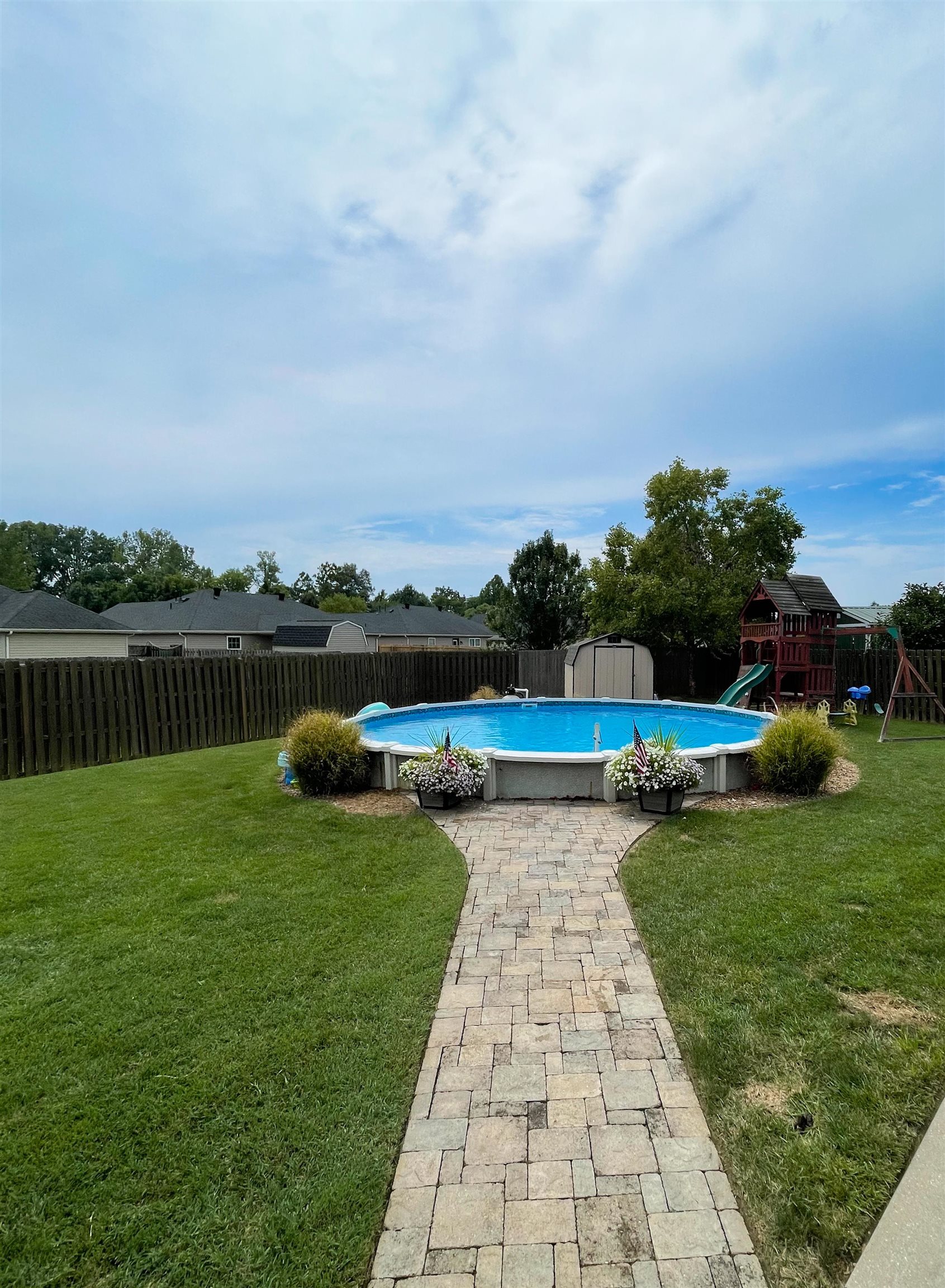 2412 Trails Run Pt, Owensboro, Kentucky 42303, 3 Bedrooms Bedrooms, ,2 BathroomsBathrooms,Single Family Residence,For Sale,Trails Run Pt,91365