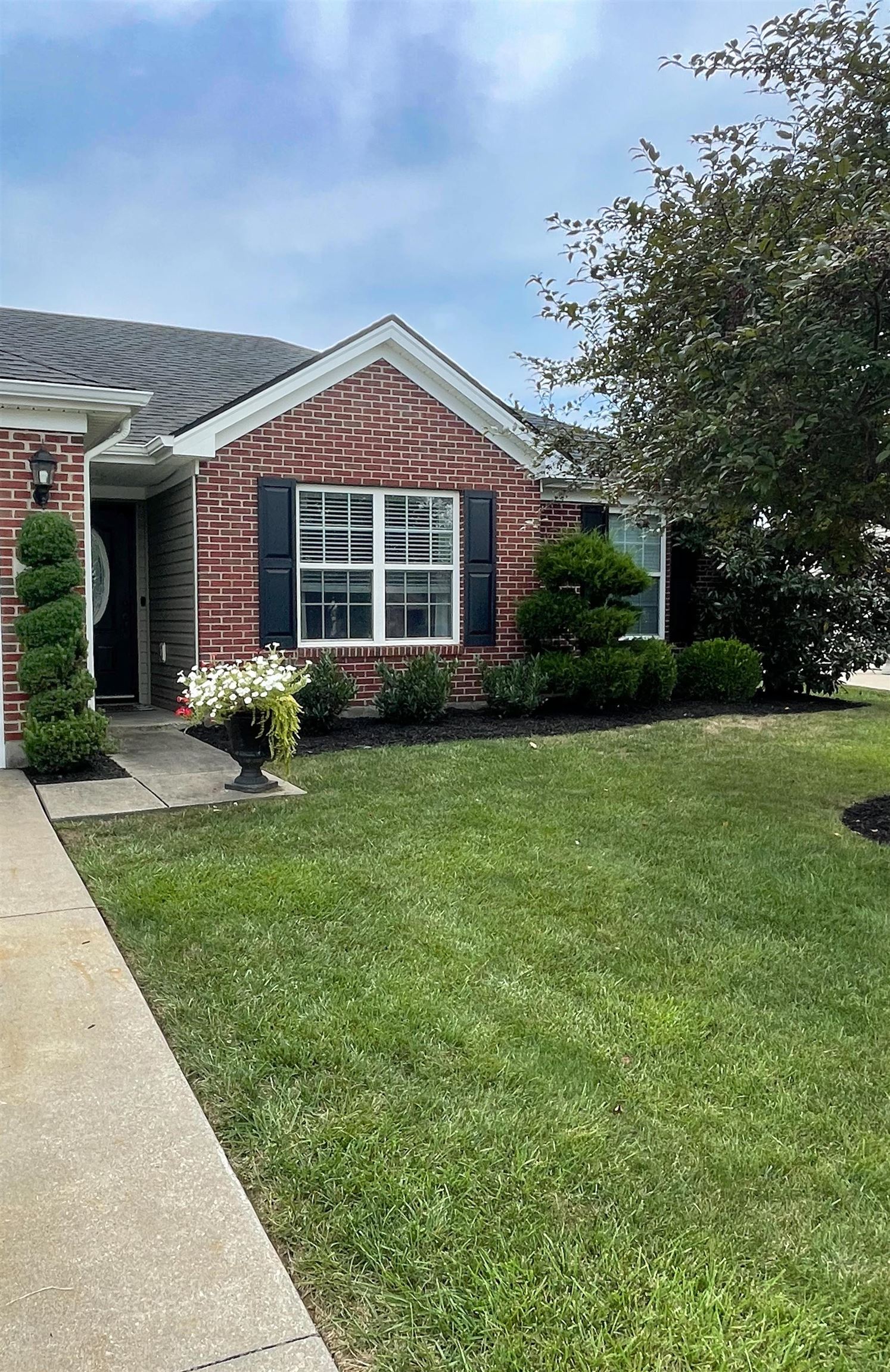 2412 Trails Run Pt, Owensboro, Kentucky 42303, 3 Bedrooms Bedrooms, ,2 BathroomsBathrooms,Single Family Residence,For Sale,Trails Run Pt,91365