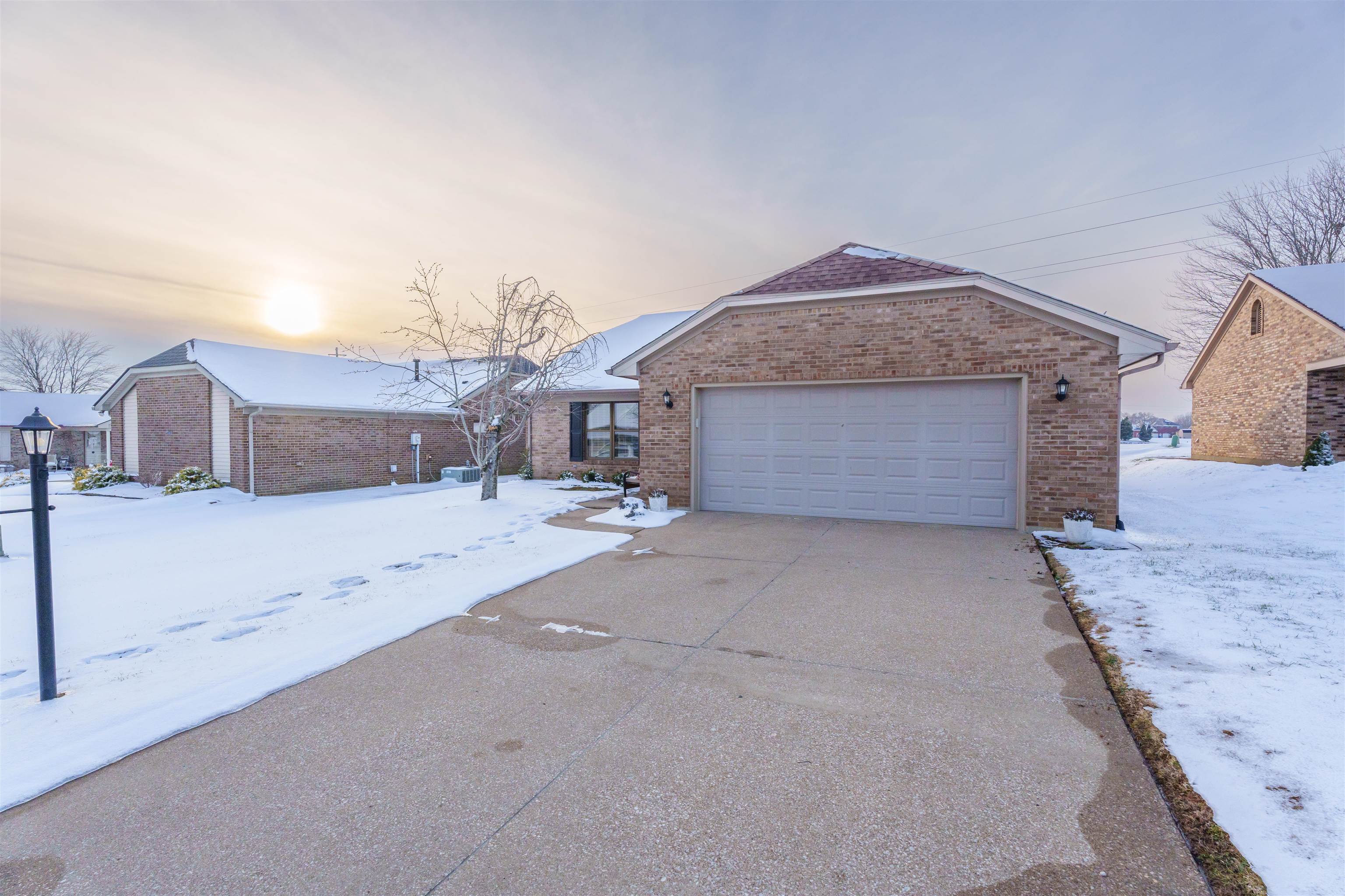 3563 Bold Forbes Way, Owensboro, Kentucky 42303, 3 Bedrooms Bedrooms, ,2 BathroomsBathrooms,Single Family Residence,For Sale,Bold Forbes Way,91380