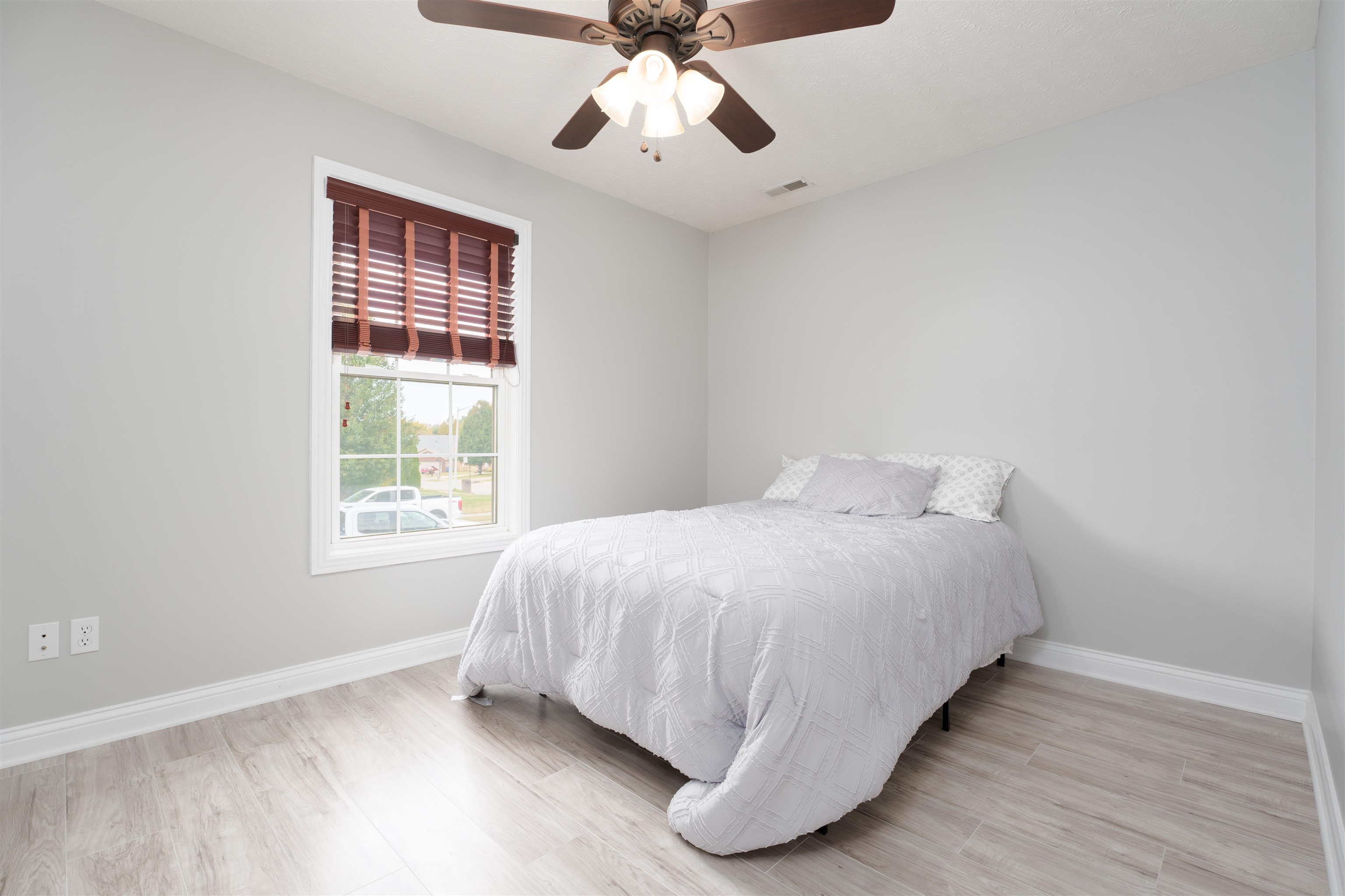 5012 Diamond Drive, Owensboro, Kentucky 42303, 3 Bedrooms Bedrooms, ,2 BathroomsBathrooms,Single Family Residence,For Sale,Diamond Drive,91386