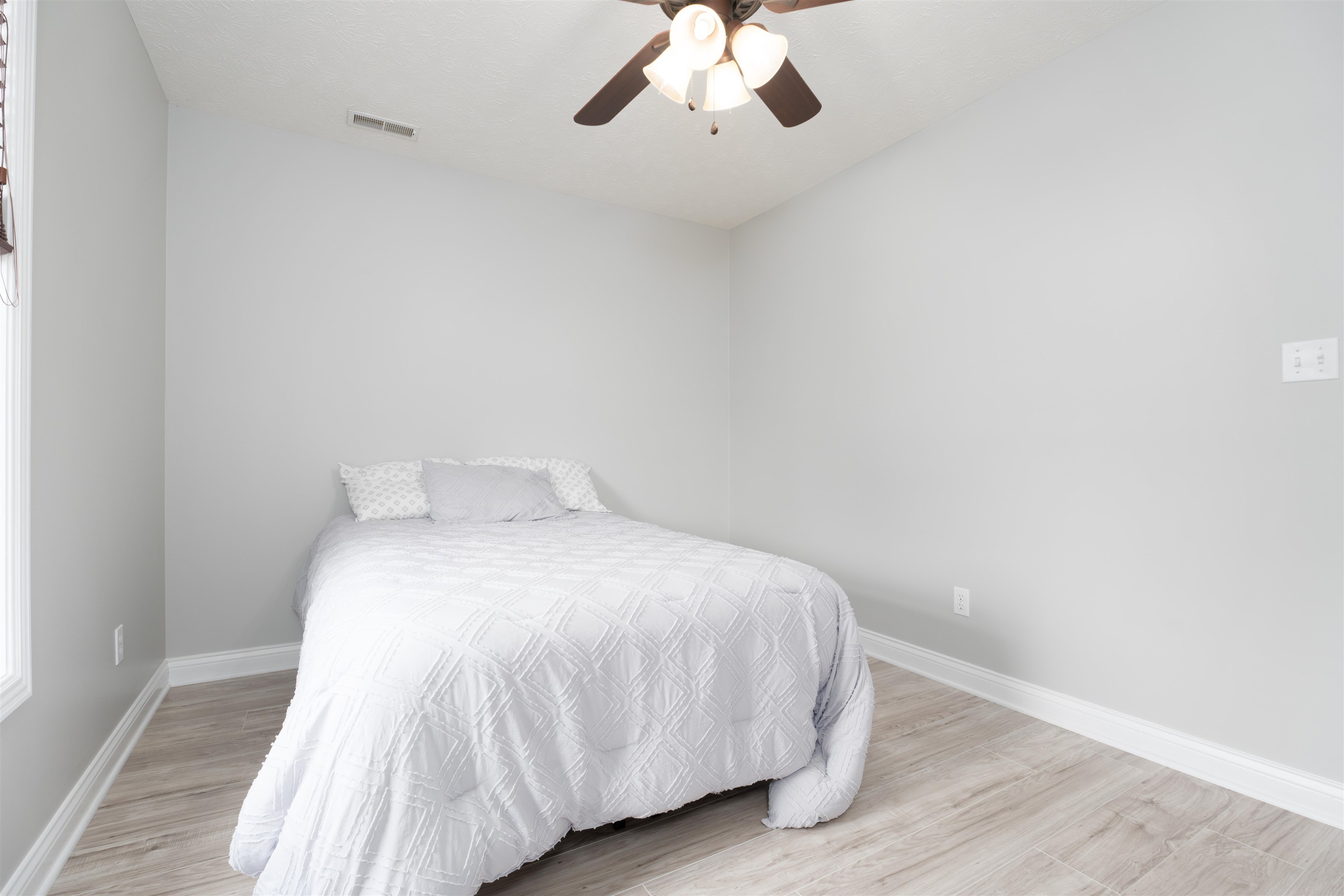 5012 Diamond Drive, Owensboro, Kentucky 42303, 3 Bedrooms Bedrooms, ,2 BathroomsBathrooms,Single Family Residence,For Sale,Diamond Drive,91386