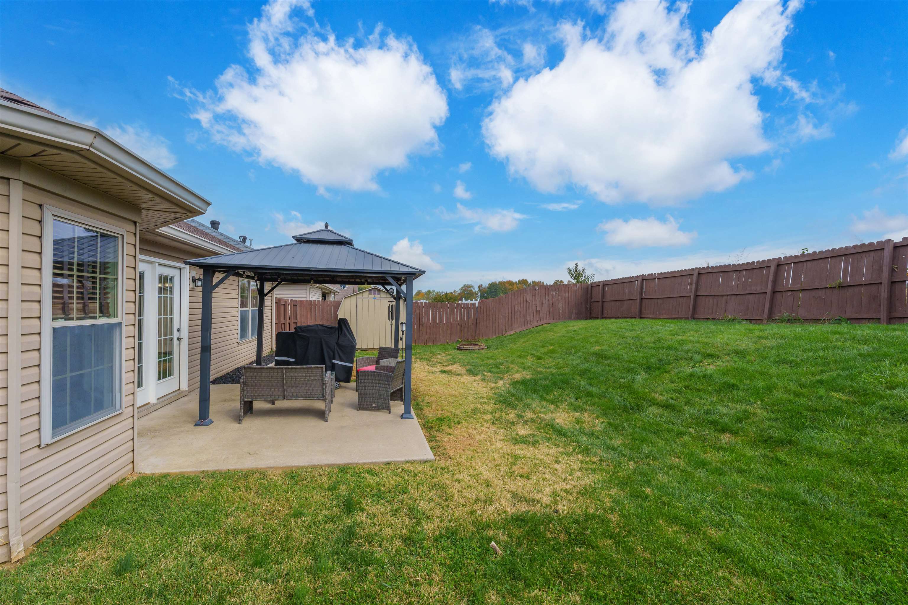 5012 Diamond Drive, Owensboro, Kentucky 42303, 3 Bedrooms Bedrooms, ,2 BathroomsBathrooms,Single Family Residence,For Sale,Diamond Drive,91386