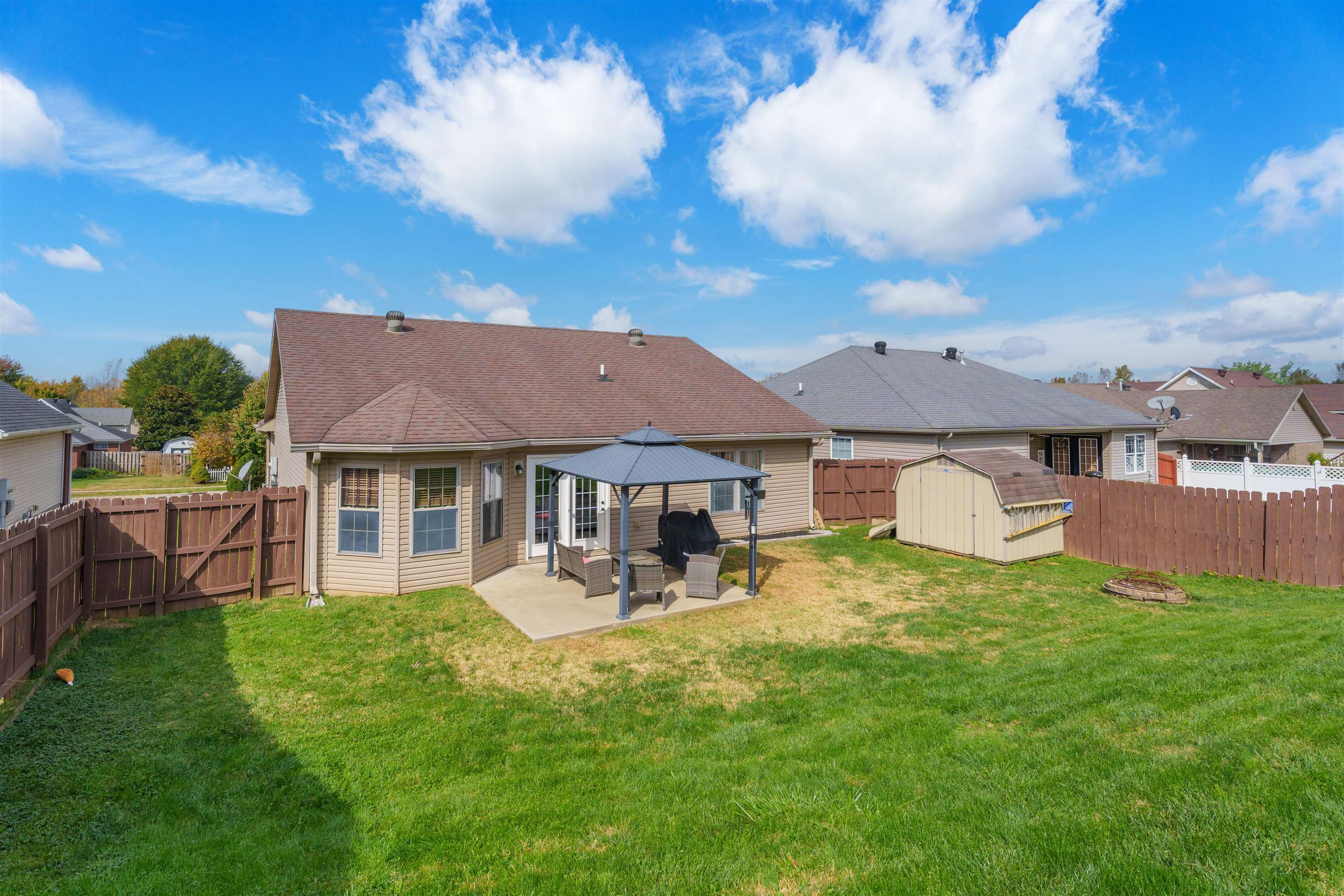5012 Diamond Drive, Owensboro, Kentucky 42303, 3 Bedrooms Bedrooms, ,2 BathroomsBathrooms,Single Family Residence,For Sale,Diamond Drive,91386