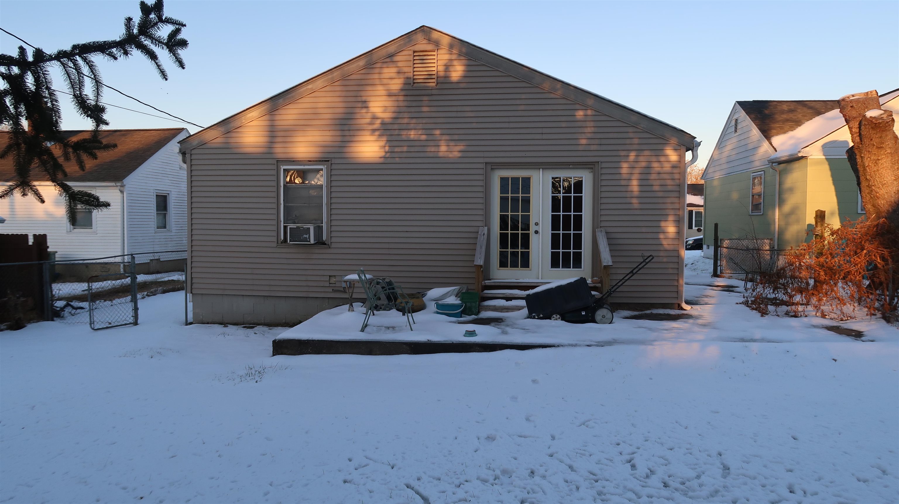 1200 O'Byrne Street, Henderson, Kentucky 42420, 3 Bedrooms Bedrooms, ,1 BathroomBathrooms,Single Family Residence,For Sale,O'Byrne Street,91387