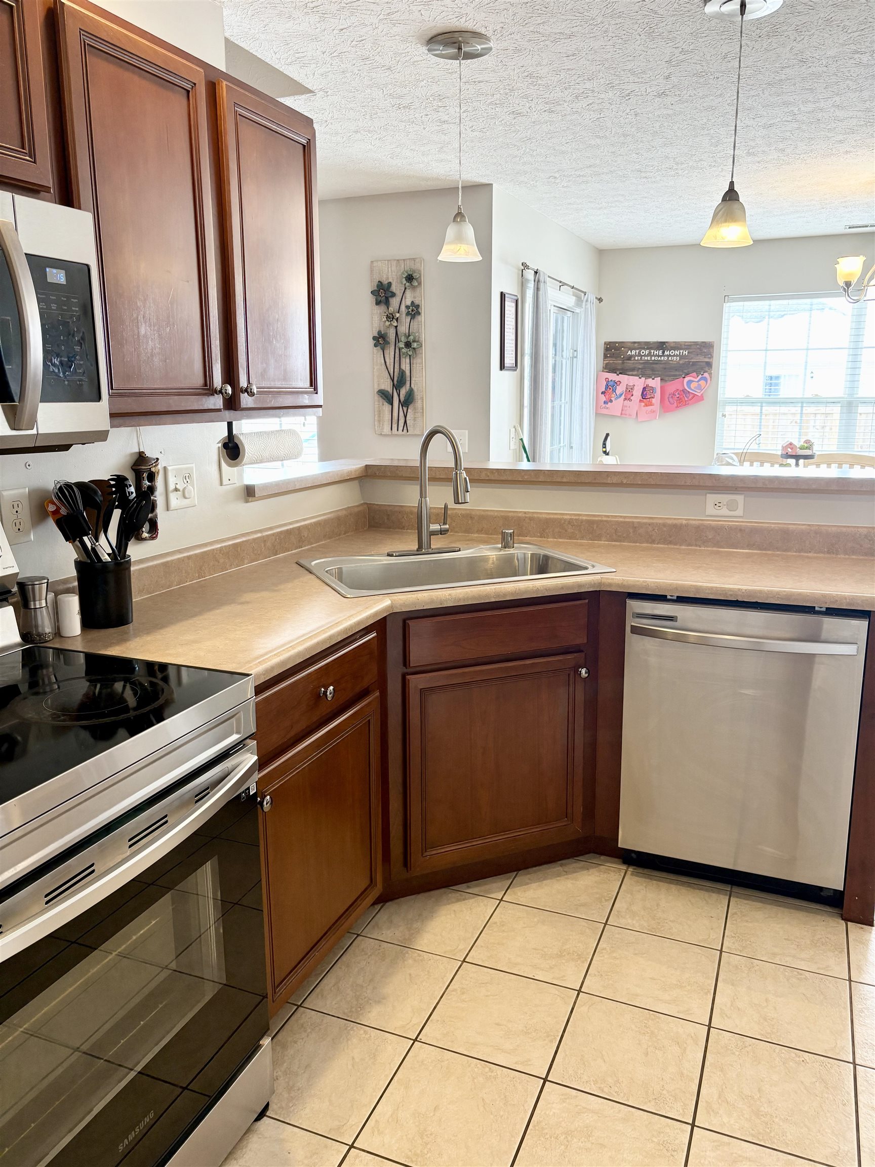 432 Newbury Ct., Owensboro, Kentucky 42301, 3 Bedrooms Bedrooms, ,2 BathroomsBathrooms,Single Family Residence,For Sale,Newbury Ct.,91390