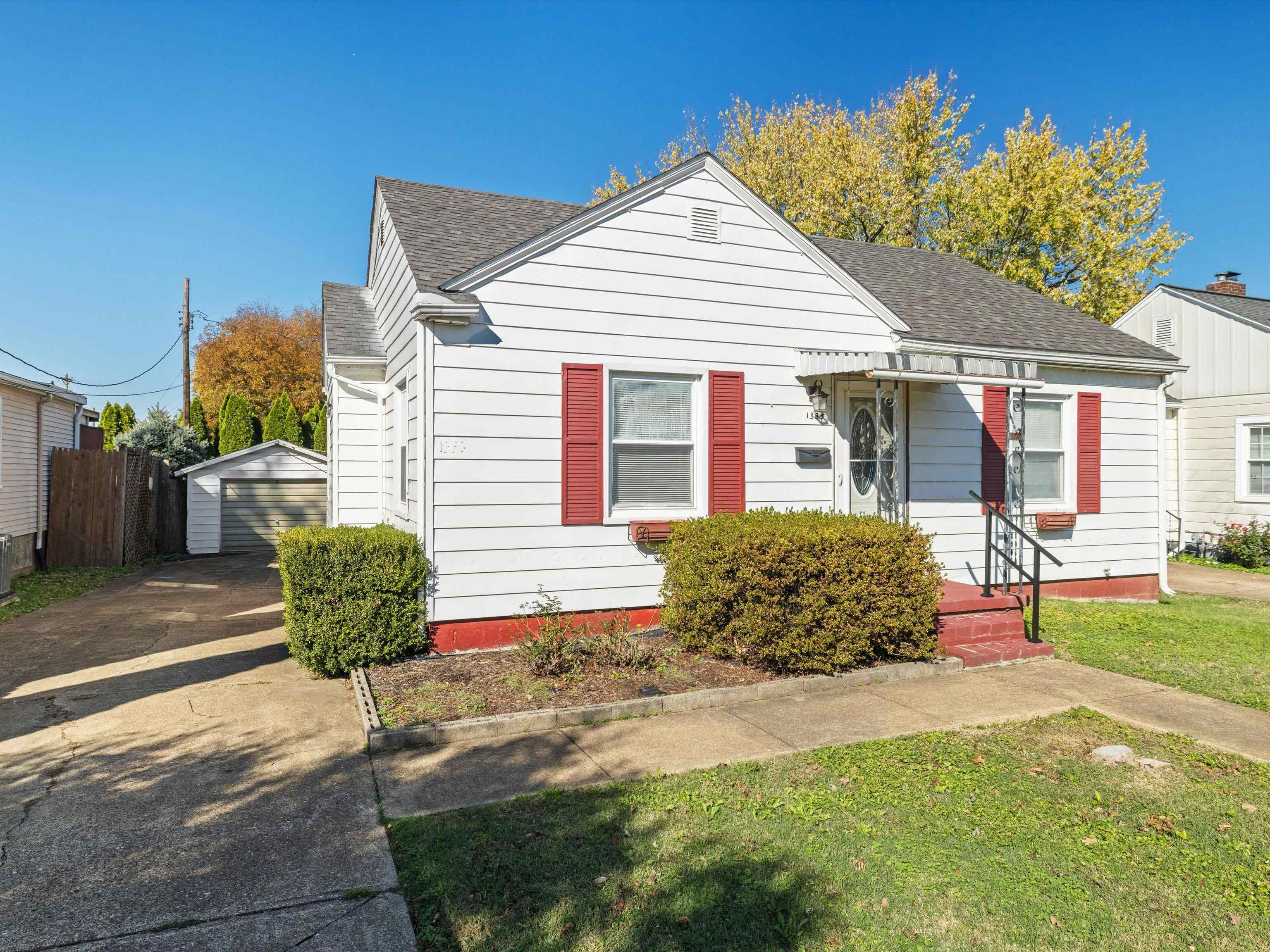 1335 Main Street, Henderson, Kentucky 42420, 2 Bedrooms Bedrooms, ,1 BathroomBathrooms,Single Family Residence,For Sale,Main Street,91392