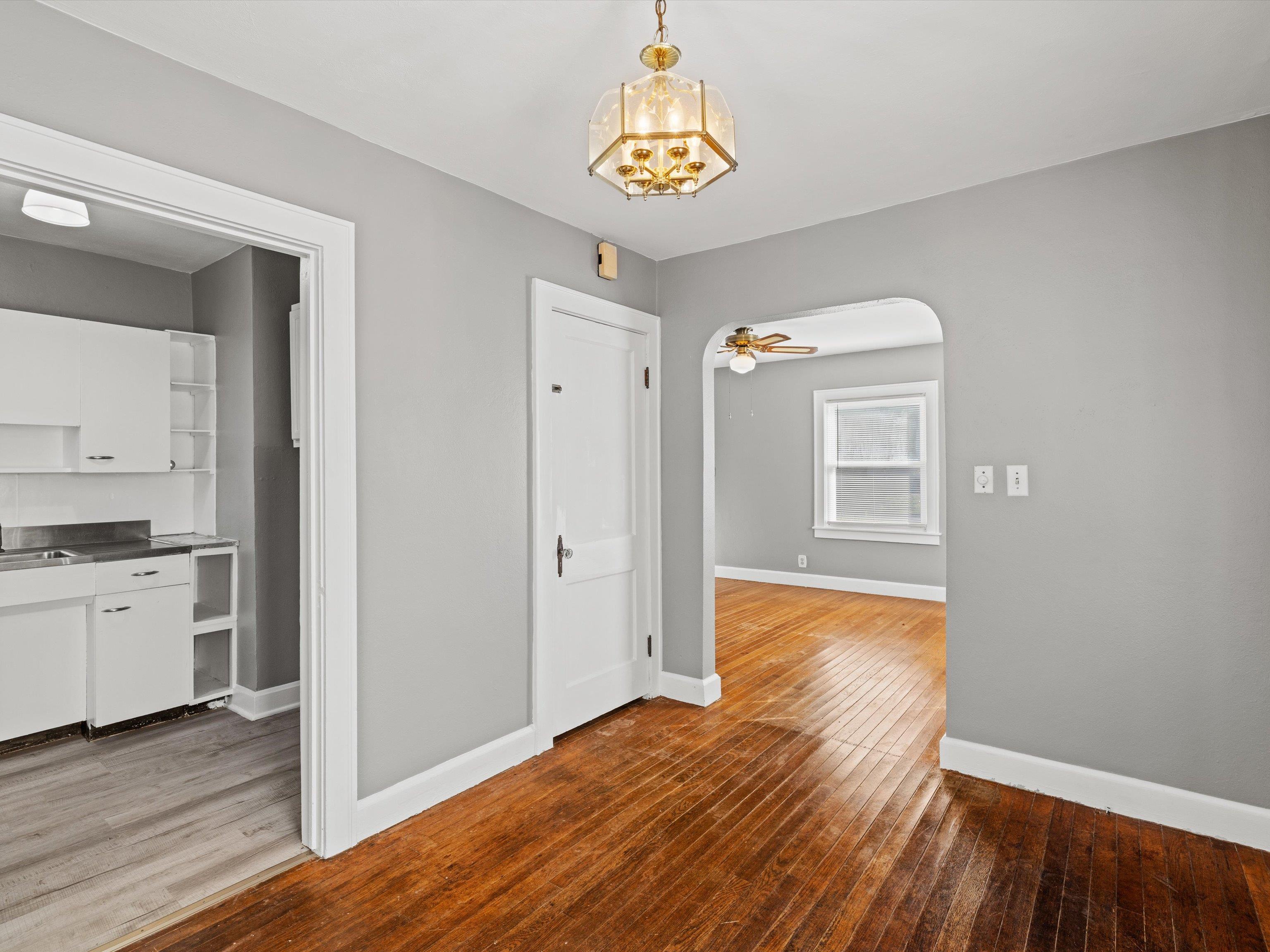 1335 Main Street, Henderson, Kentucky 42420, 2 Bedrooms Bedrooms, ,1 BathroomBathrooms,Single Family Residence,For Sale,Main Street,91392