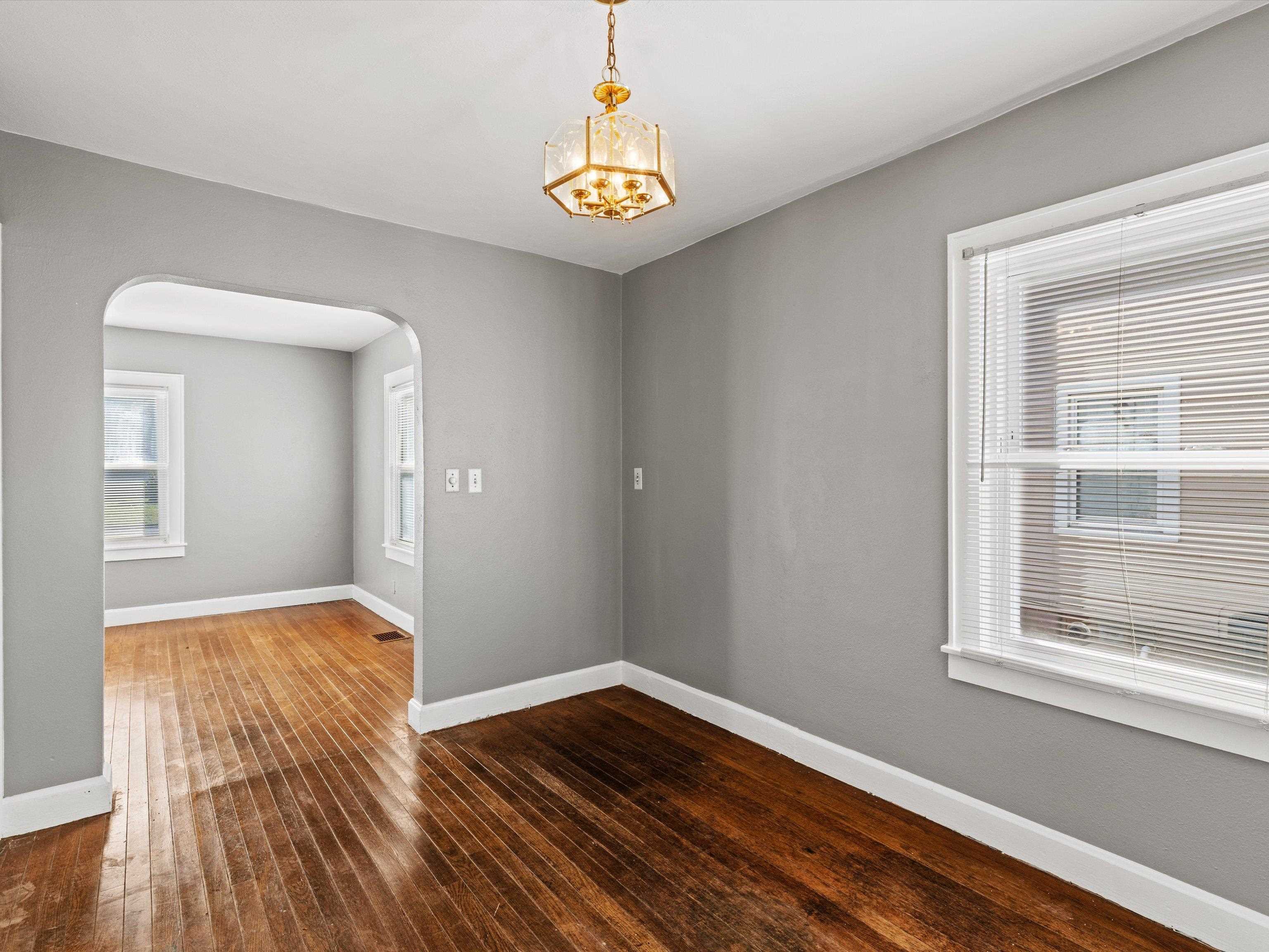 1335 Main Street, Henderson, Kentucky 42420, 2 Bedrooms Bedrooms, ,1 BathroomBathrooms,Single Family Residence,For Sale,Main Street,91392