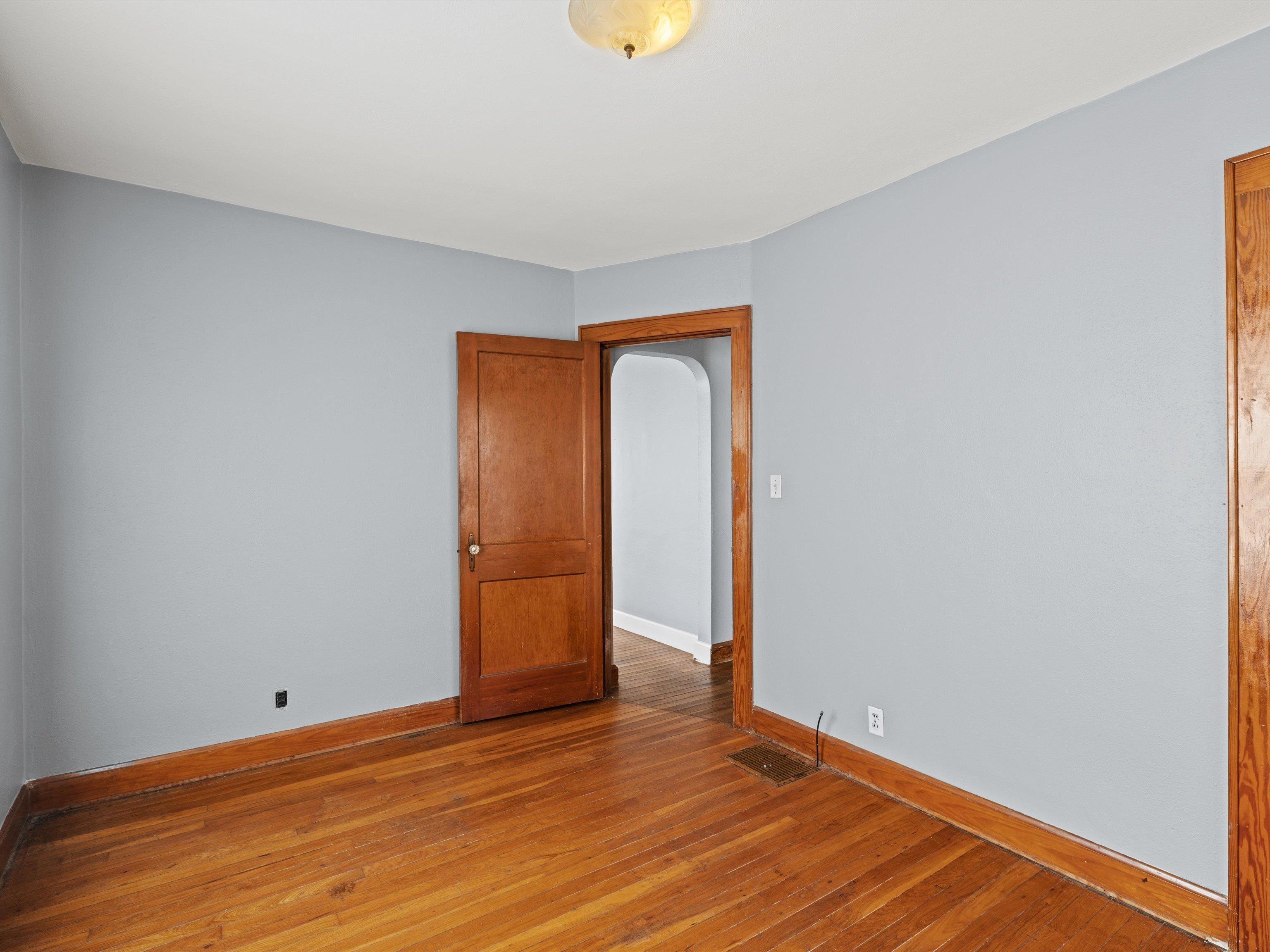 1335 Main Street, Henderson, Kentucky 42420, 2 Bedrooms Bedrooms, ,1 BathroomBathrooms,Single Family Residence,For Sale,Main Street,91392