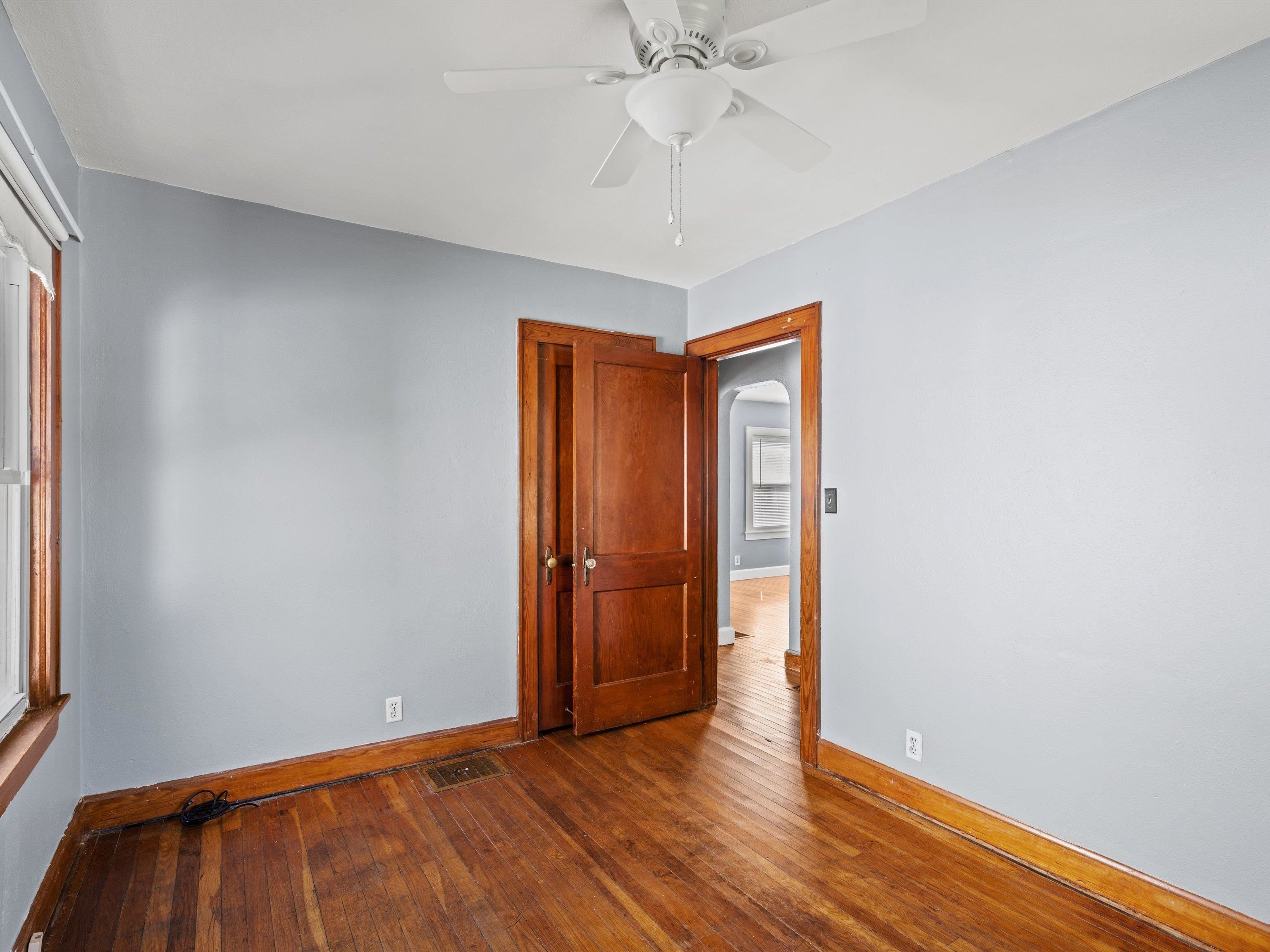 1335 Main Street, Henderson, Kentucky 42420, 2 Bedrooms Bedrooms, ,1 BathroomBathrooms,Single Family Residence,For Sale,Main Street,91392