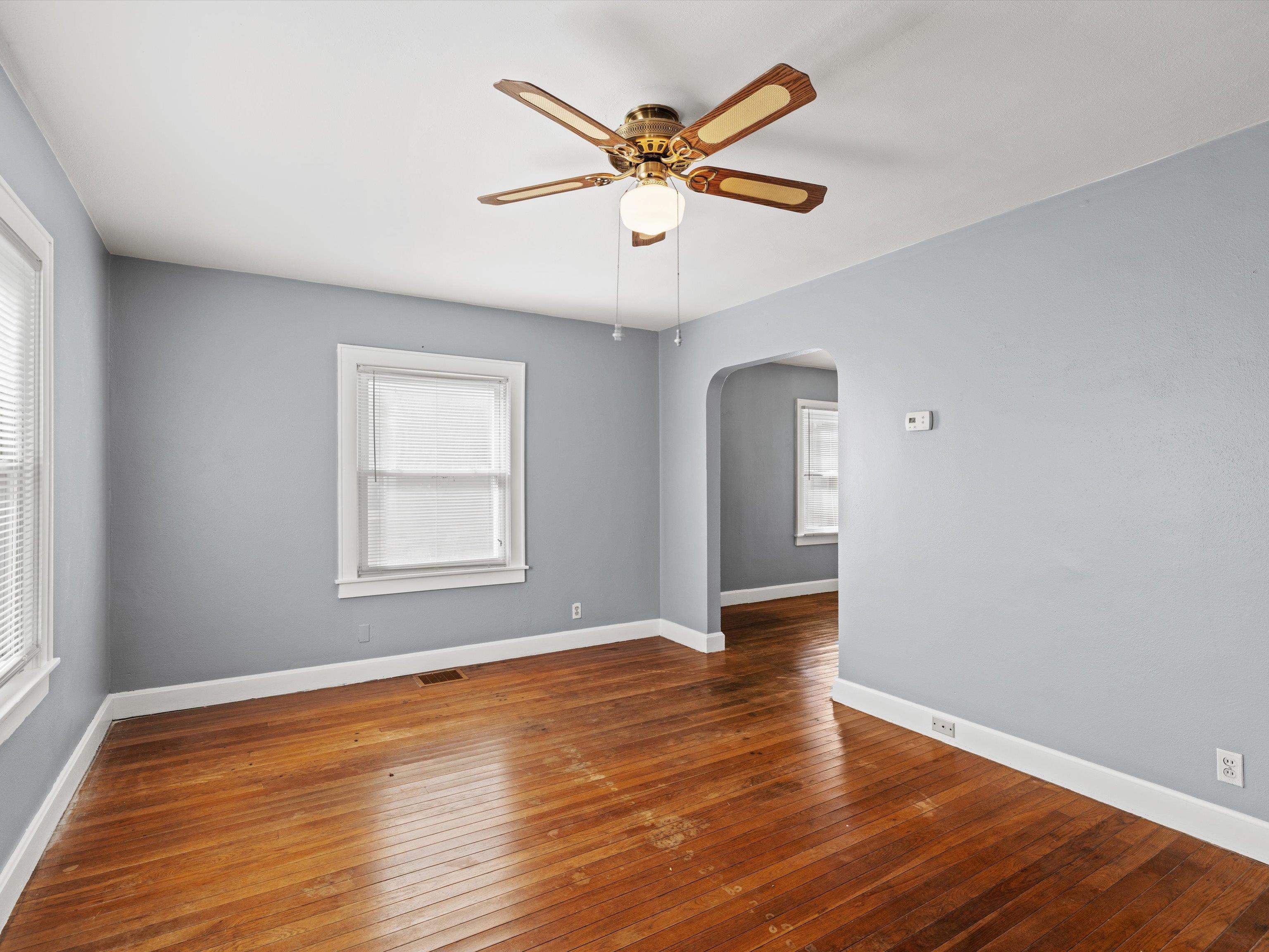 1335 Main Street, Henderson, Kentucky 42420, 2 Bedrooms Bedrooms, ,1 BathroomBathrooms,Single Family Residence,For Sale,Main Street,91392