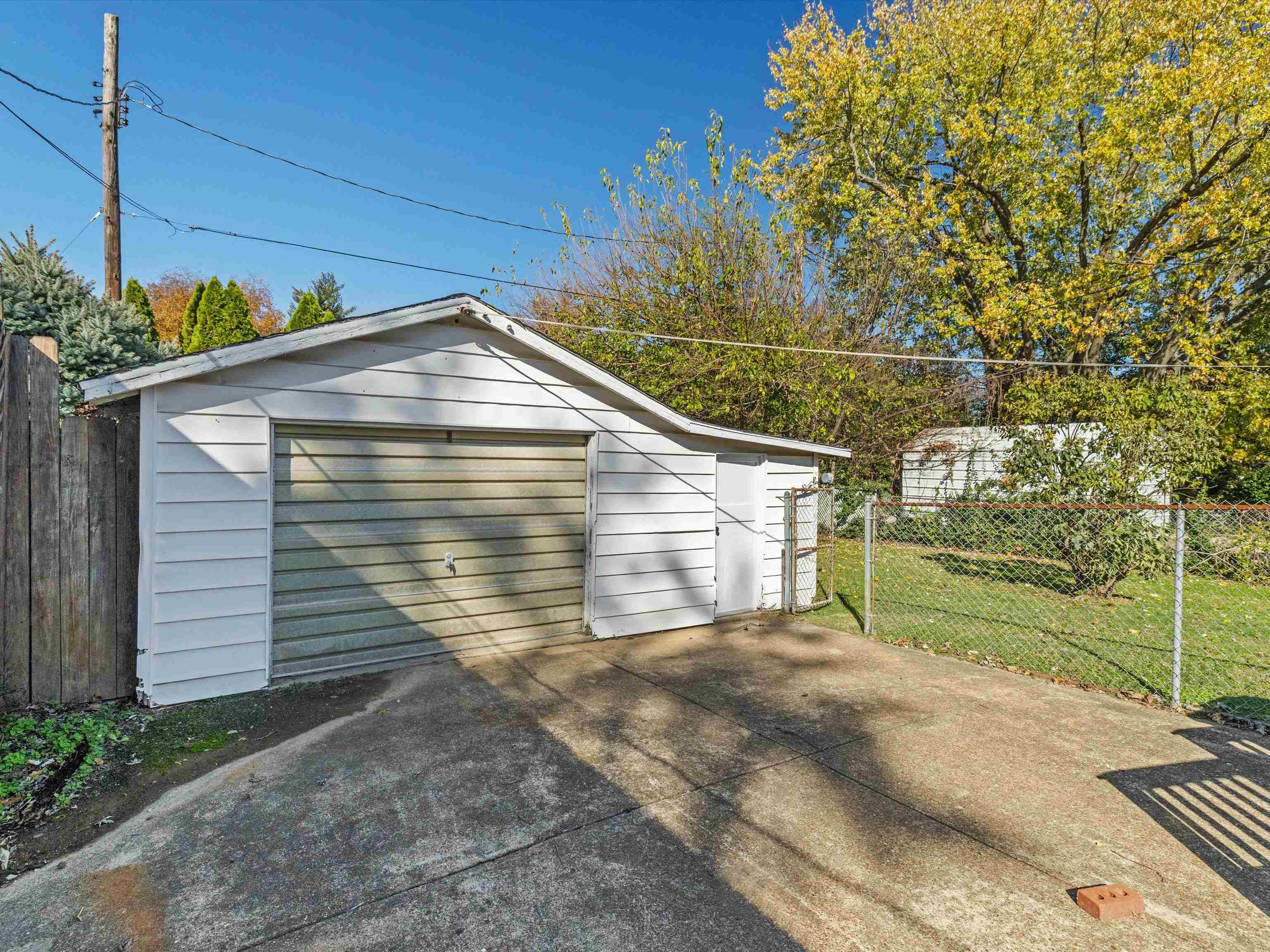 1335 Main Street, Henderson, Kentucky 42420, 2 Bedrooms Bedrooms, ,1 BathroomBathrooms,Single Family Residence,For Sale,Main Street,91392