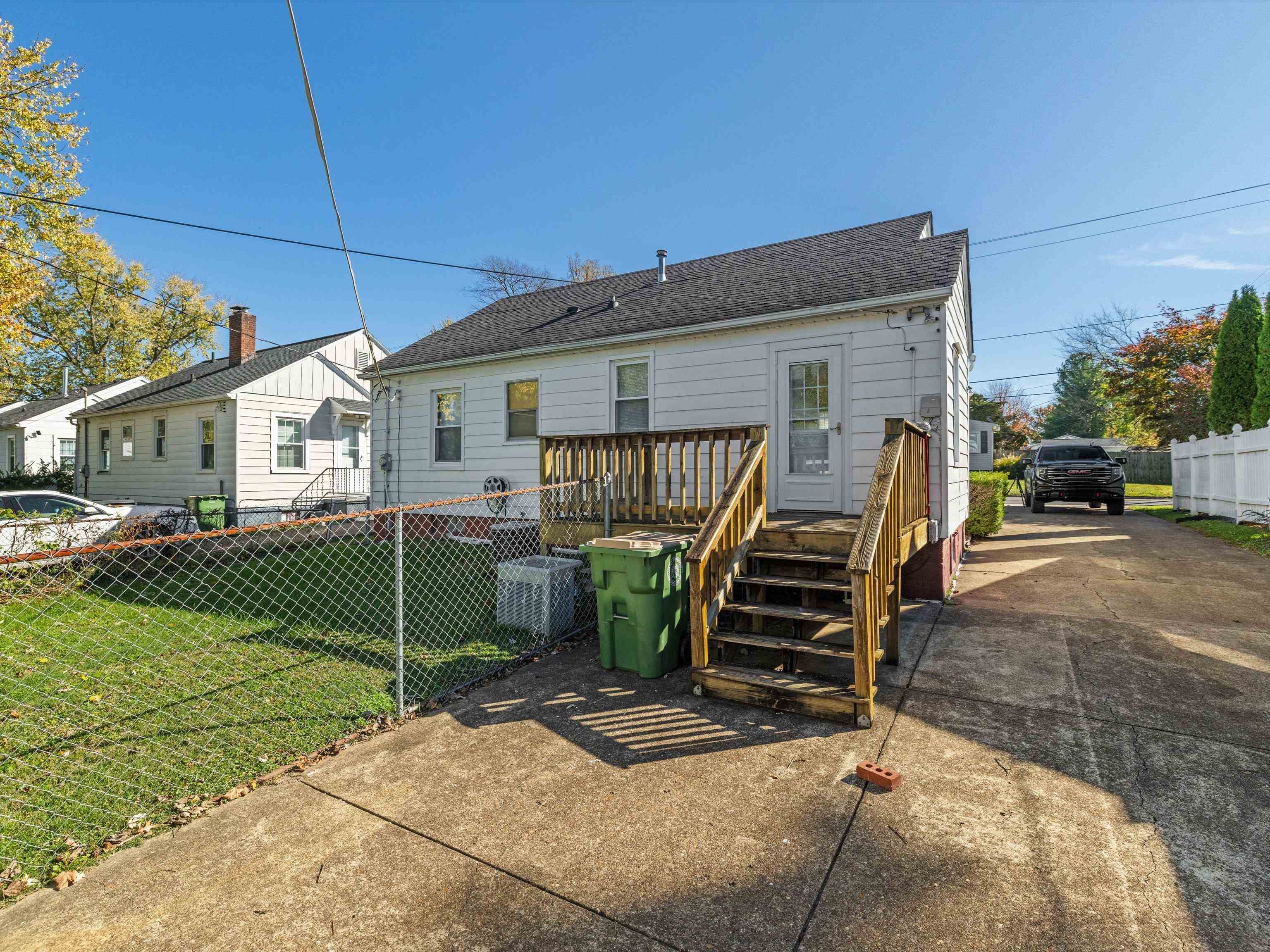 1335 Main Street, Henderson, Kentucky 42420, 2 Bedrooms Bedrooms, ,1 BathroomBathrooms,Single Family Residence,For Sale,Main Street,91392