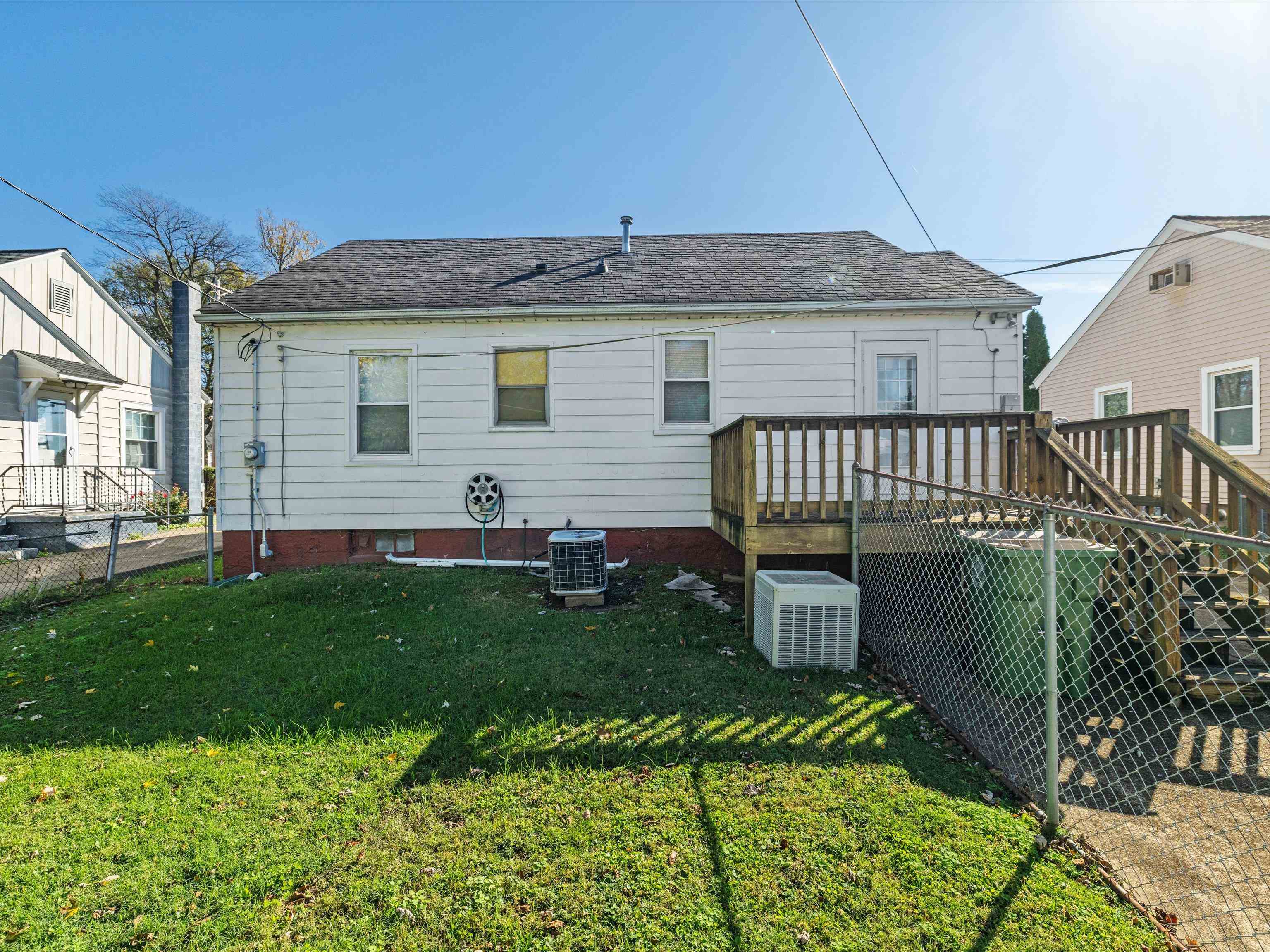 1335 Main Street, Henderson, Kentucky 42420, 2 Bedrooms Bedrooms, ,1 BathroomBathrooms,Single Family Residence,For Sale,Main Street,91392