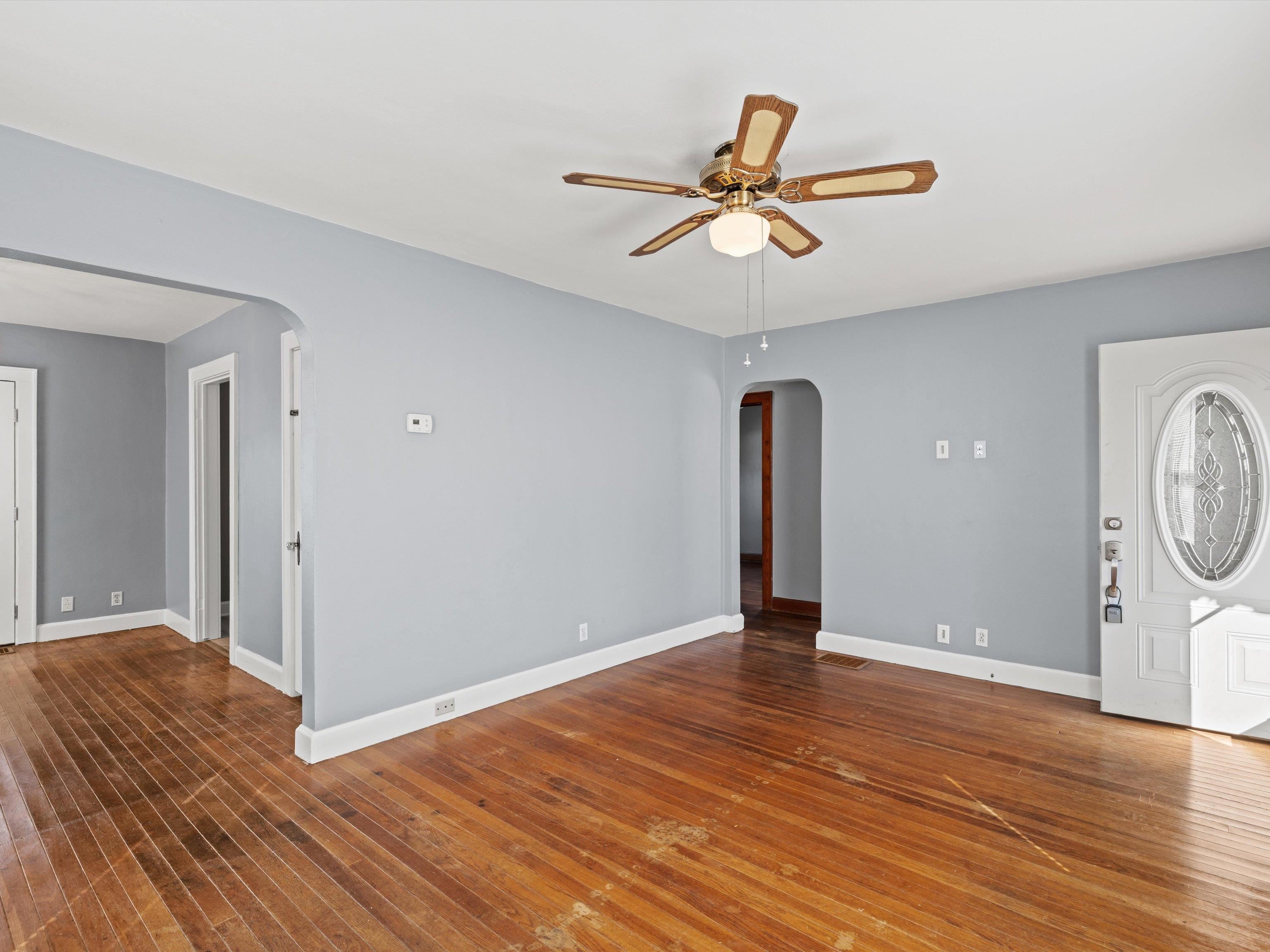 1335 Main Street, Henderson, Kentucky 42420, 2 Bedrooms Bedrooms, ,1 BathroomBathrooms,Single Family Residence,For Sale,Main Street,91392