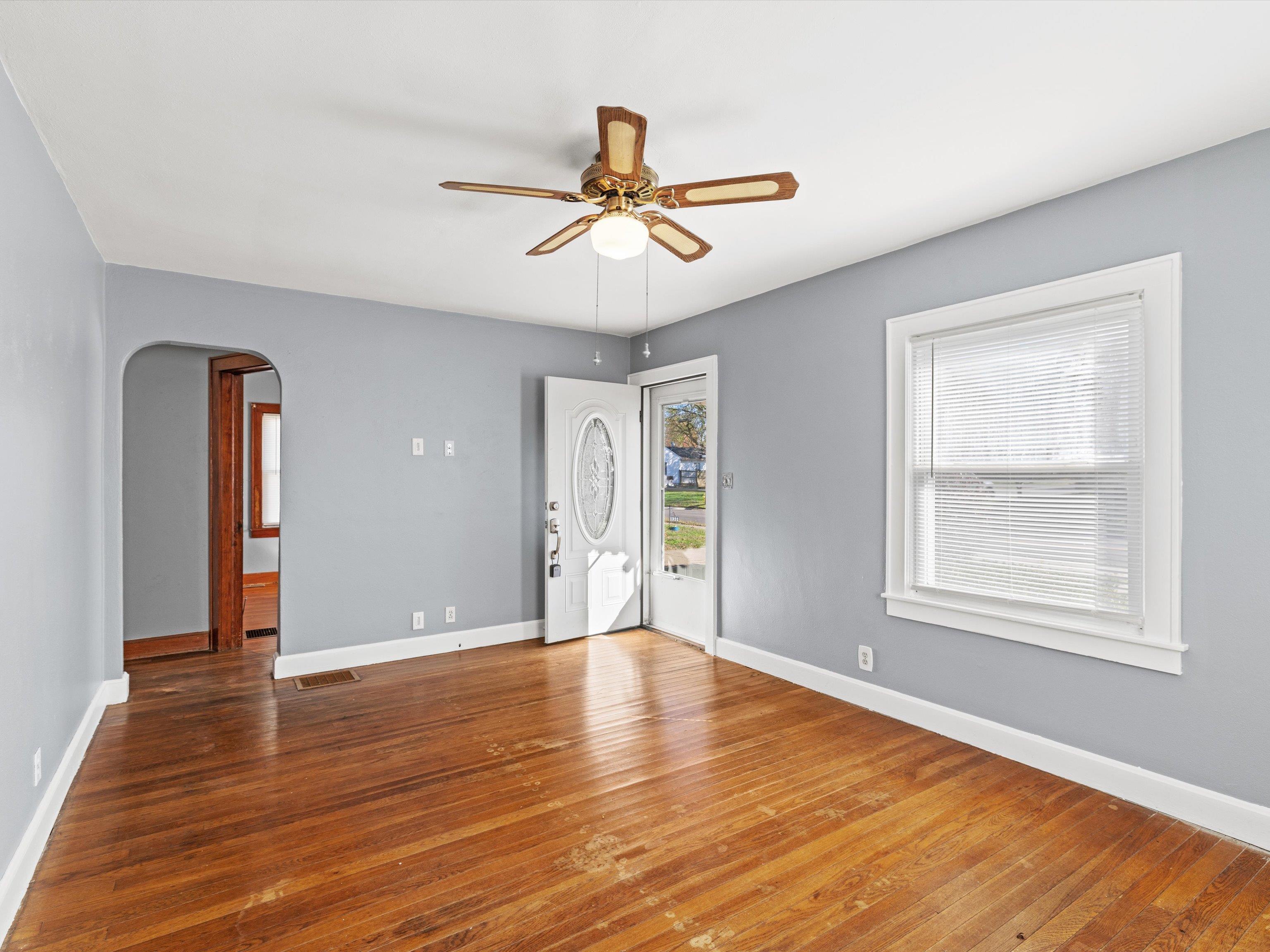 1335 Main Street, Henderson, Kentucky 42420, 2 Bedrooms Bedrooms, ,1 BathroomBathrooms,Single Family Residence,For Sale,Main Street,91392