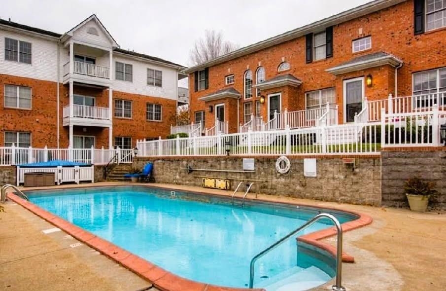 933 1st Street, Owensboro, Kentucky 42301-0690, 2 Bedrooms Bedrooms, ,2 BathroomsBathrooms,Condominium,For Sale,1st Street,91397