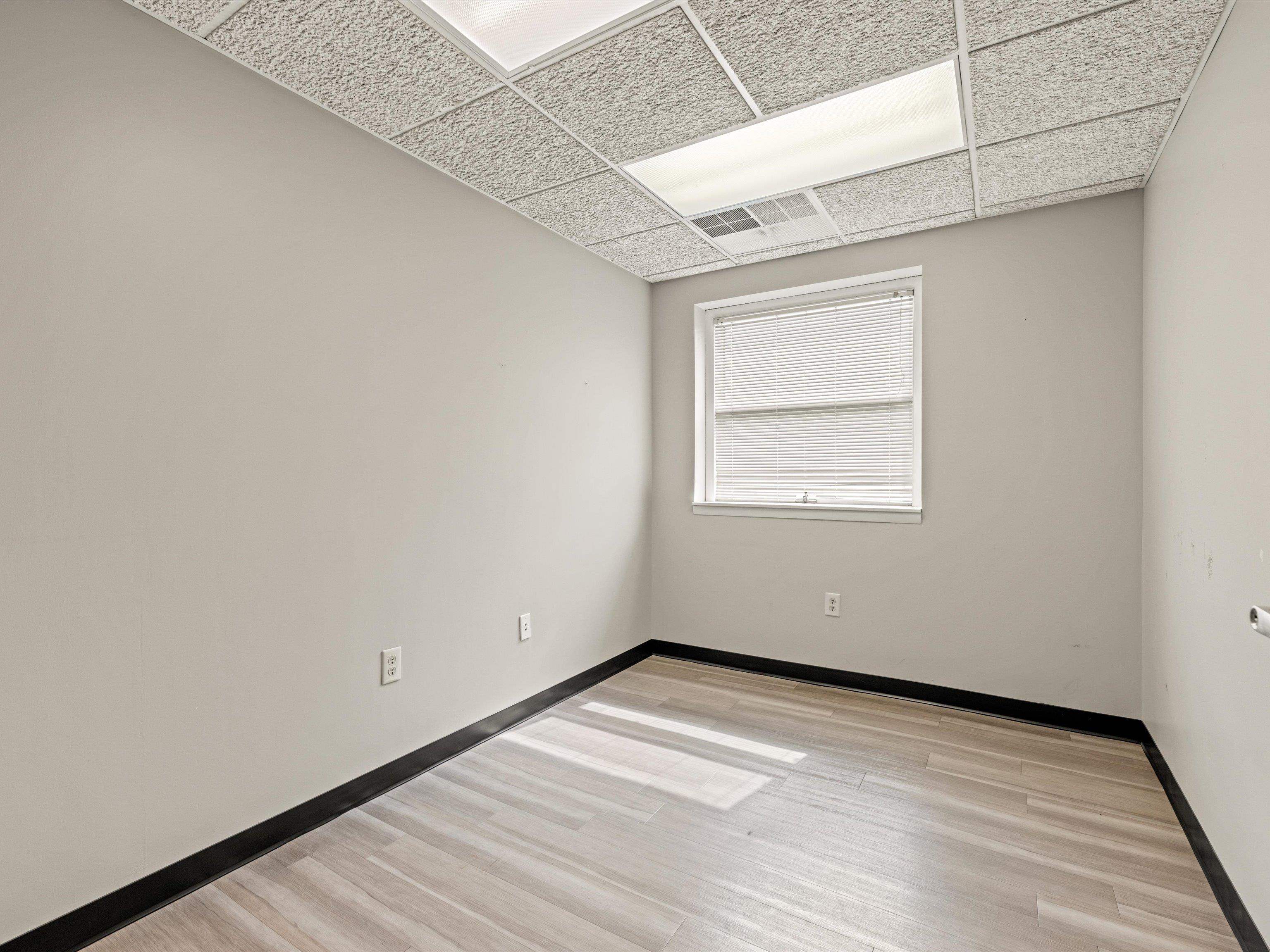 750 Salem Drive, Owensboro, Kentucky 42303, ,Office,For Sale,Salem Drive,91402
