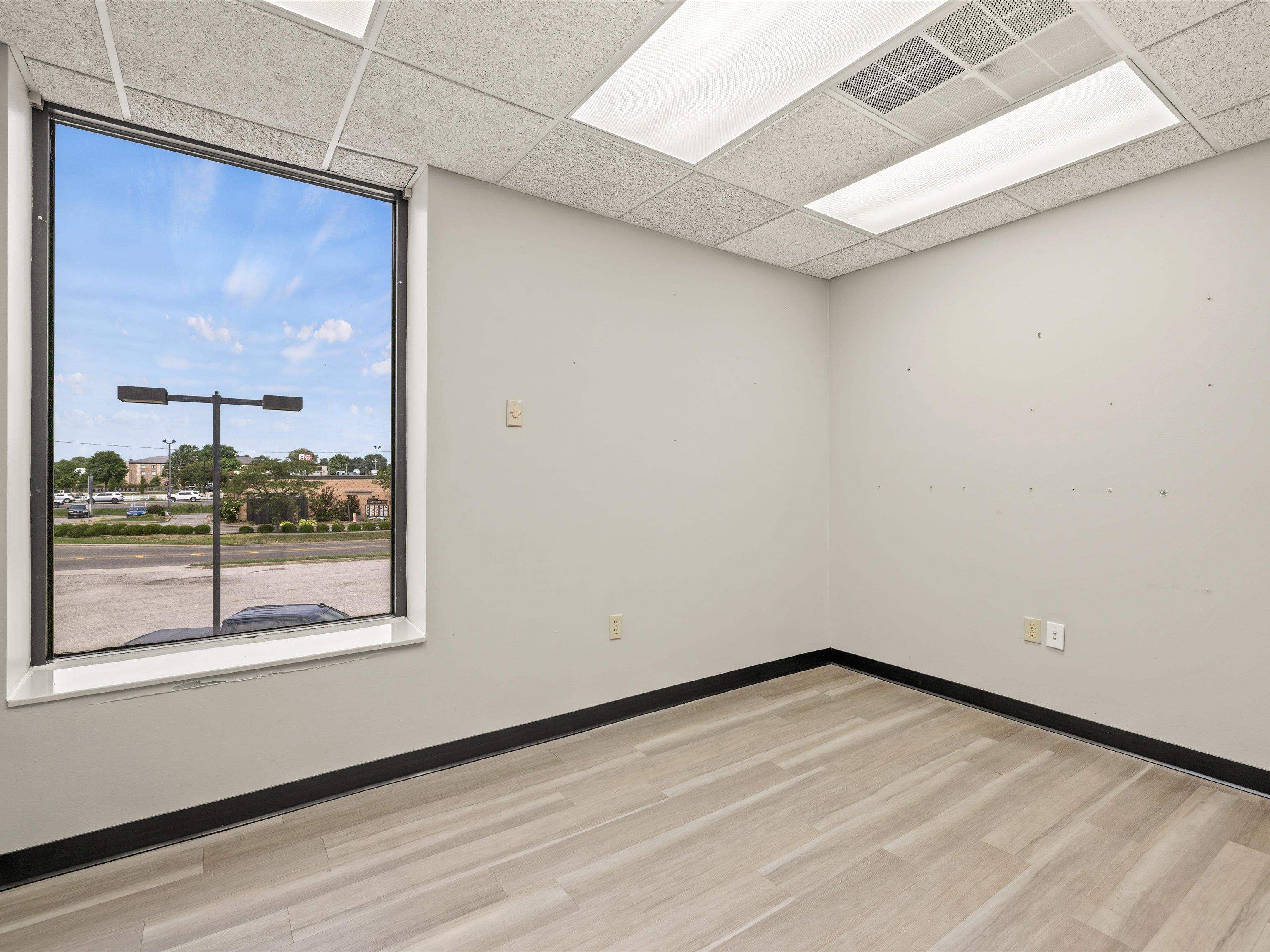 750 Salem Drive, Owensboro, Kentucky 42303, ,Office,For Sale,Salem Drive,91402
