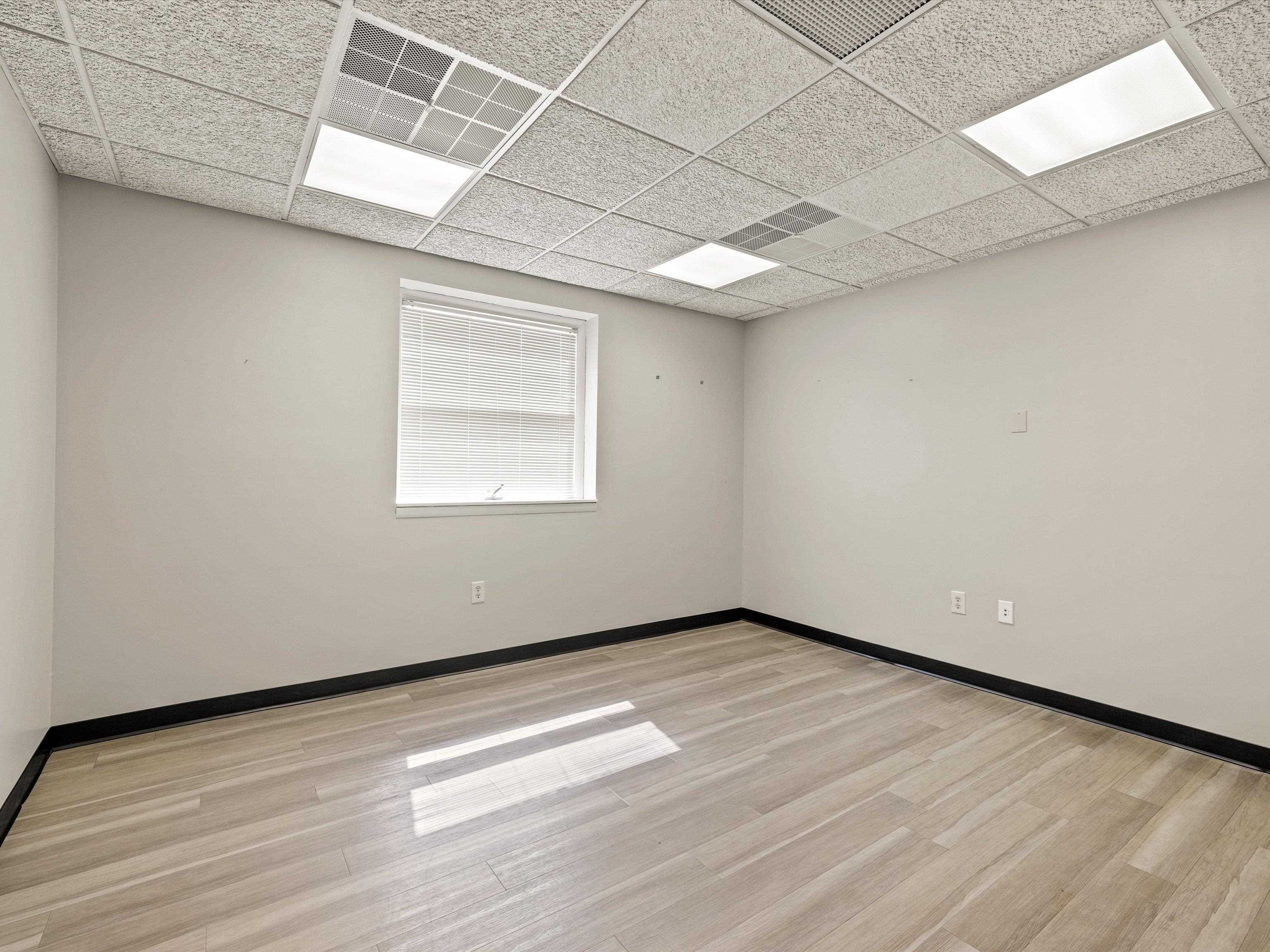 750 Salem Drive, Owensboro, Kentucky 42303, ,Office,For Sale,Salem Drive,91402
