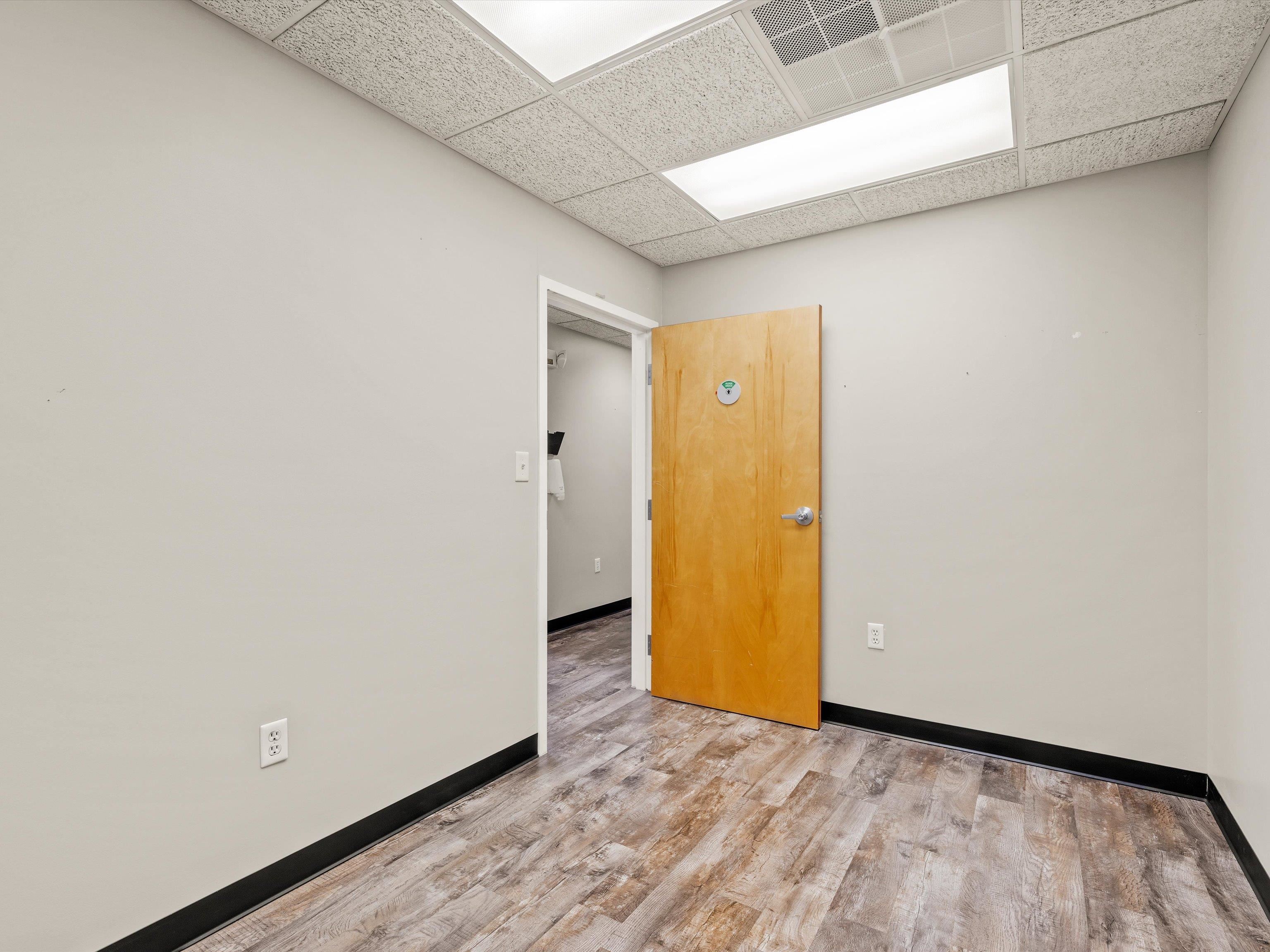750 Salem Drive, Owensboro, Kentucky 42303, ,Office,For Sale,Salem Drive,91402