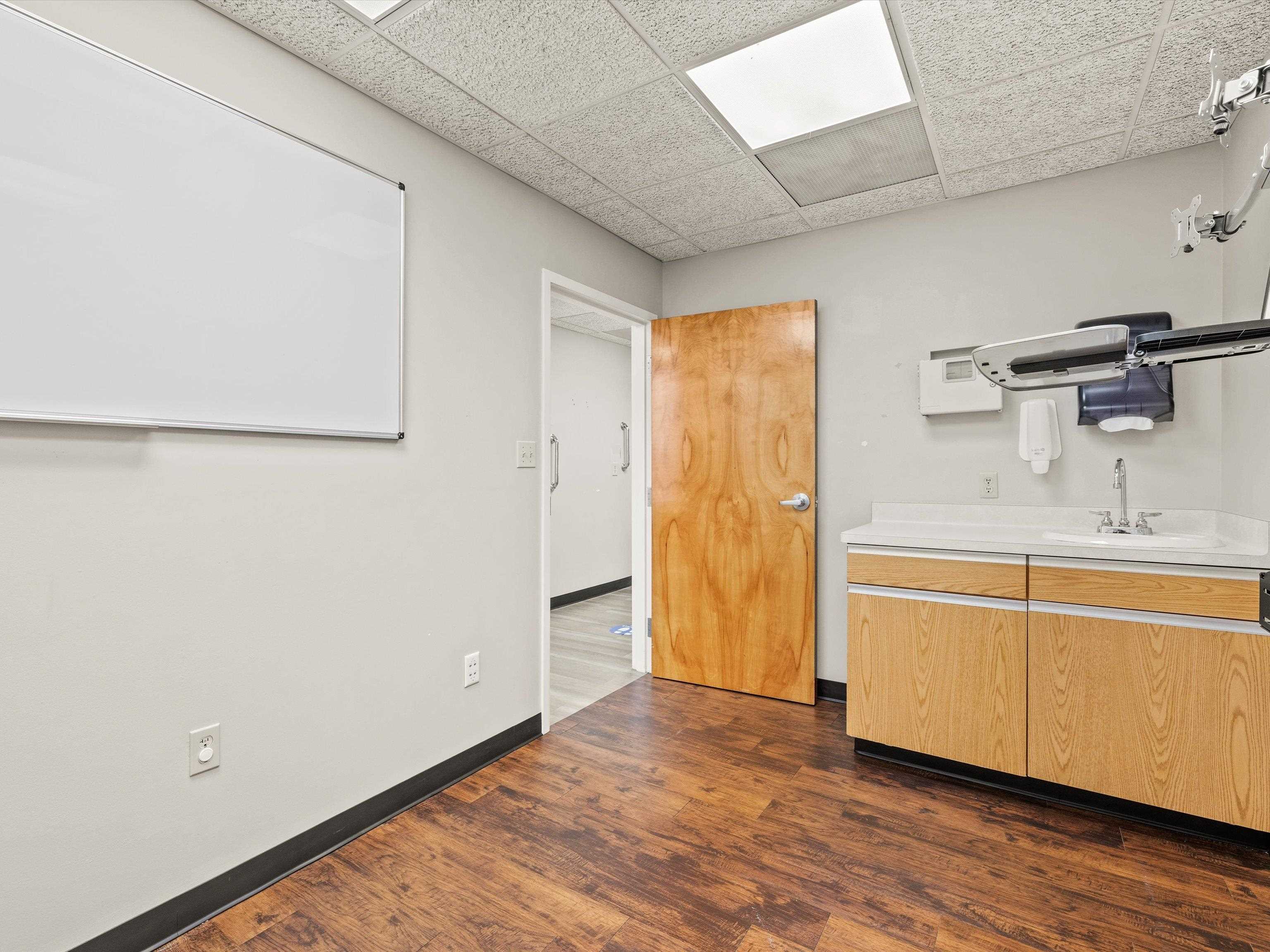 750 Salem Drive, Owensboro, Kentucky 42303, ,Office,For Sale,Salem Drive,91402