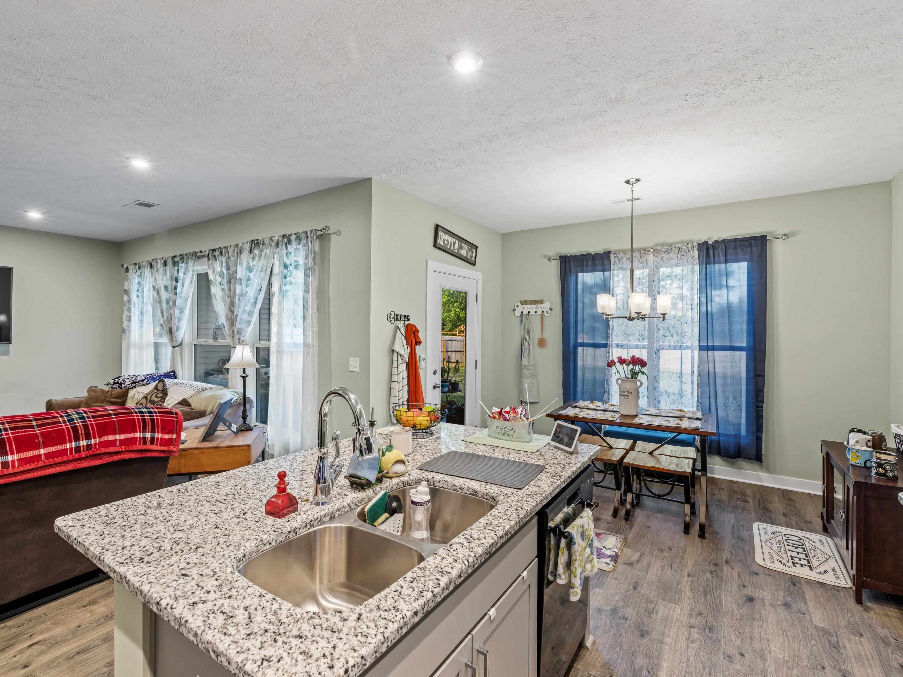 2122 Pebble Wood Drive, Owensboro, Kentucky 42303, 3 Bedrooms Bedrooms, ,2 BathroomsBathrooms,Single Family Residence,For Sale,Pebble Wood Drive,91409