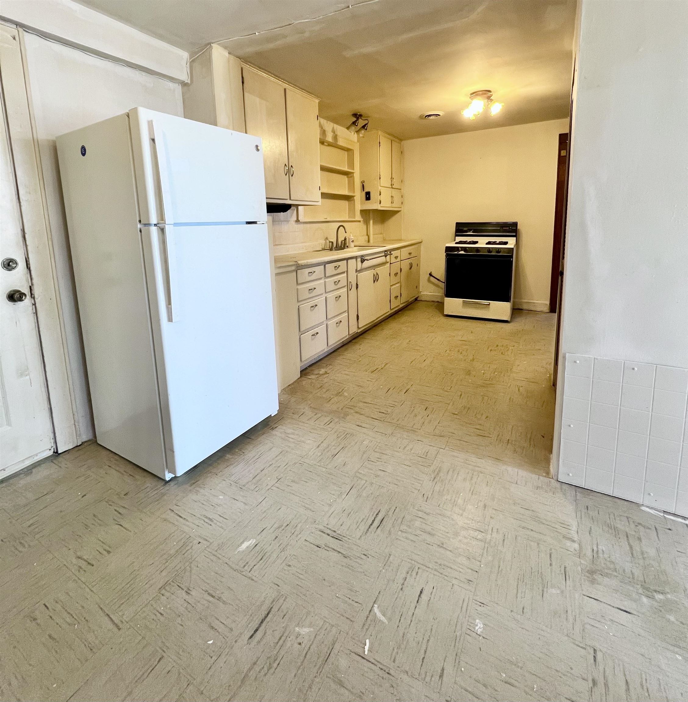 7139 US 60 W, Owensboro, Kentucky 42301, 4 Bedrooms Bedrooms, ,1 BathroomBathrooms,Single Family Residence,For Sale,US 60 W,91410