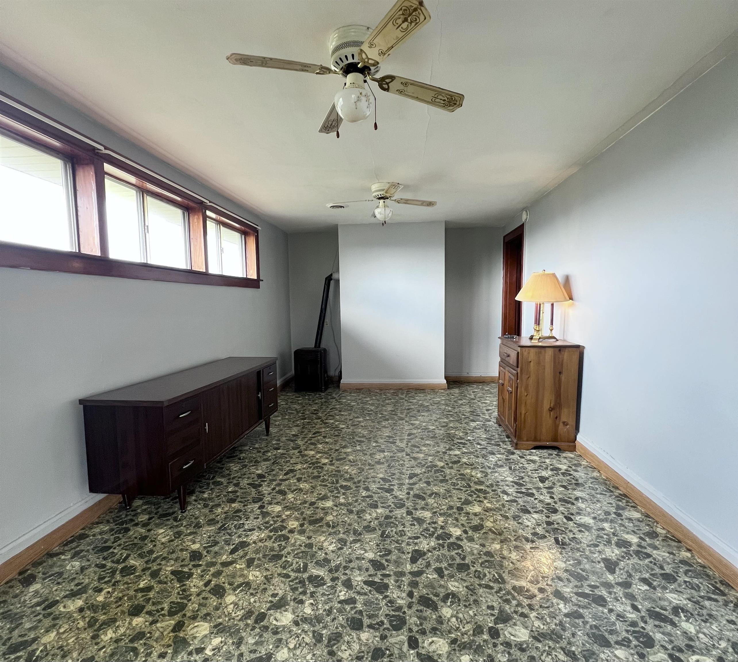 7139 US 60 W, Owensboro, Kentucky 42301, 4 Bedrooms Bedrooms, ,1 BathroomBathrooms,Single Family Residence,For Sale,US 60 W,91410