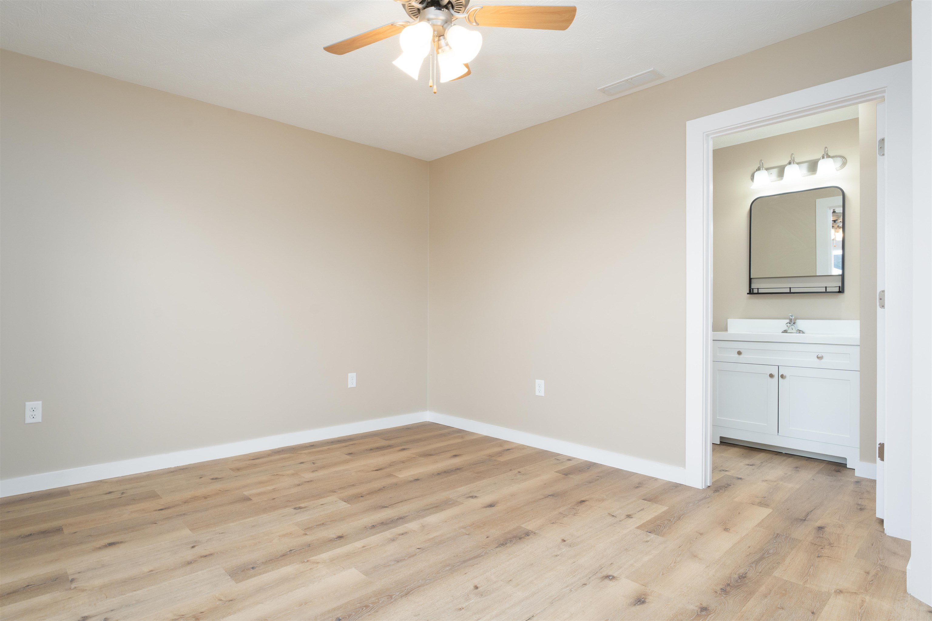 711 Hall St, Owensboro, Kentucky 42303, 3 Bedrooms Bedrooms, ,2 BathroomsBathrooms,Single Family Residence,For Sale,Hall St,91412
