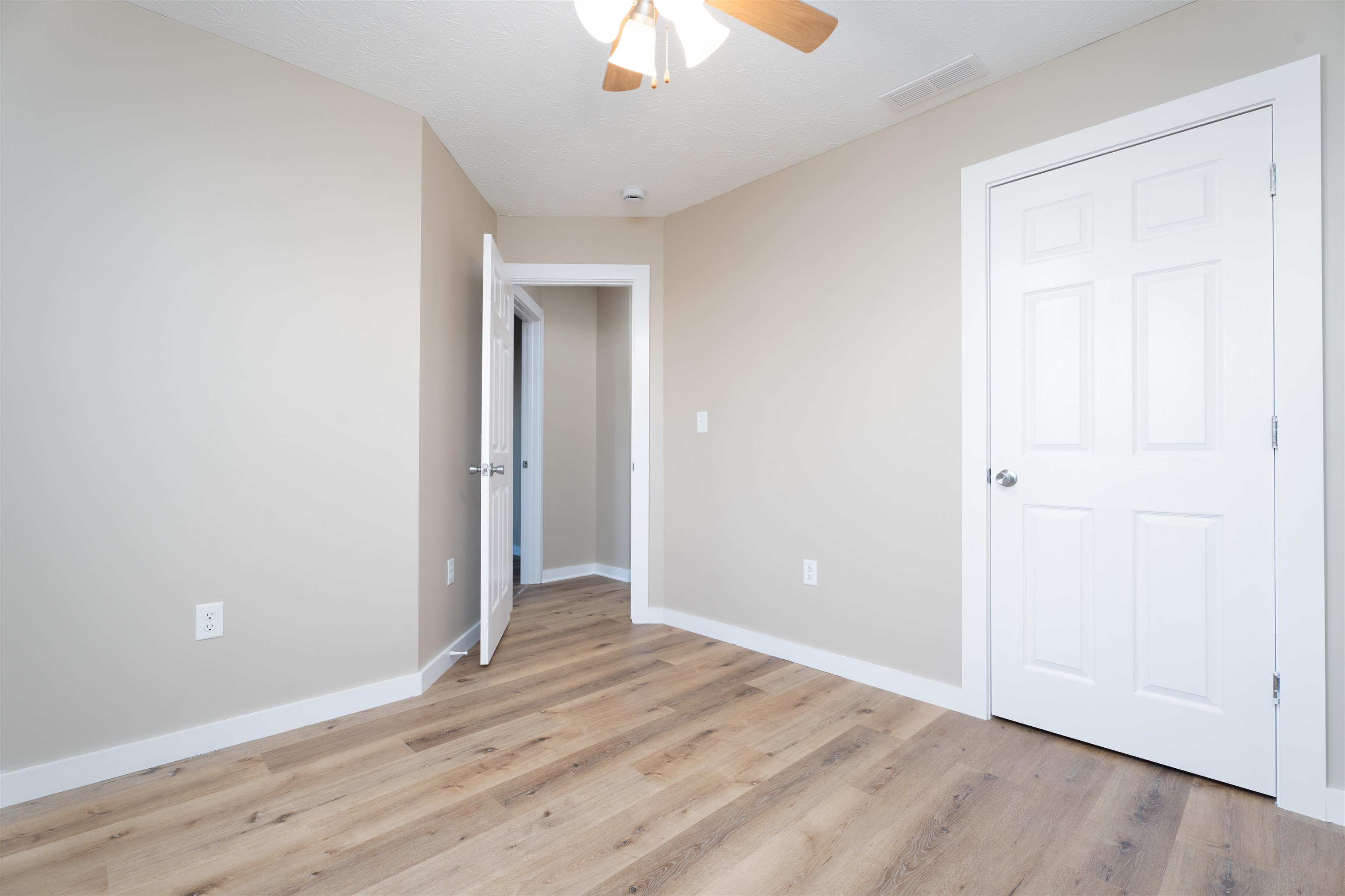 711 Hall St, Owensboro, Kentucky 42303, 3 Bedrooms Bedrooms, ,2 BathroomsBathrooms,Single Family Residence,For Sale,Hall St,91412