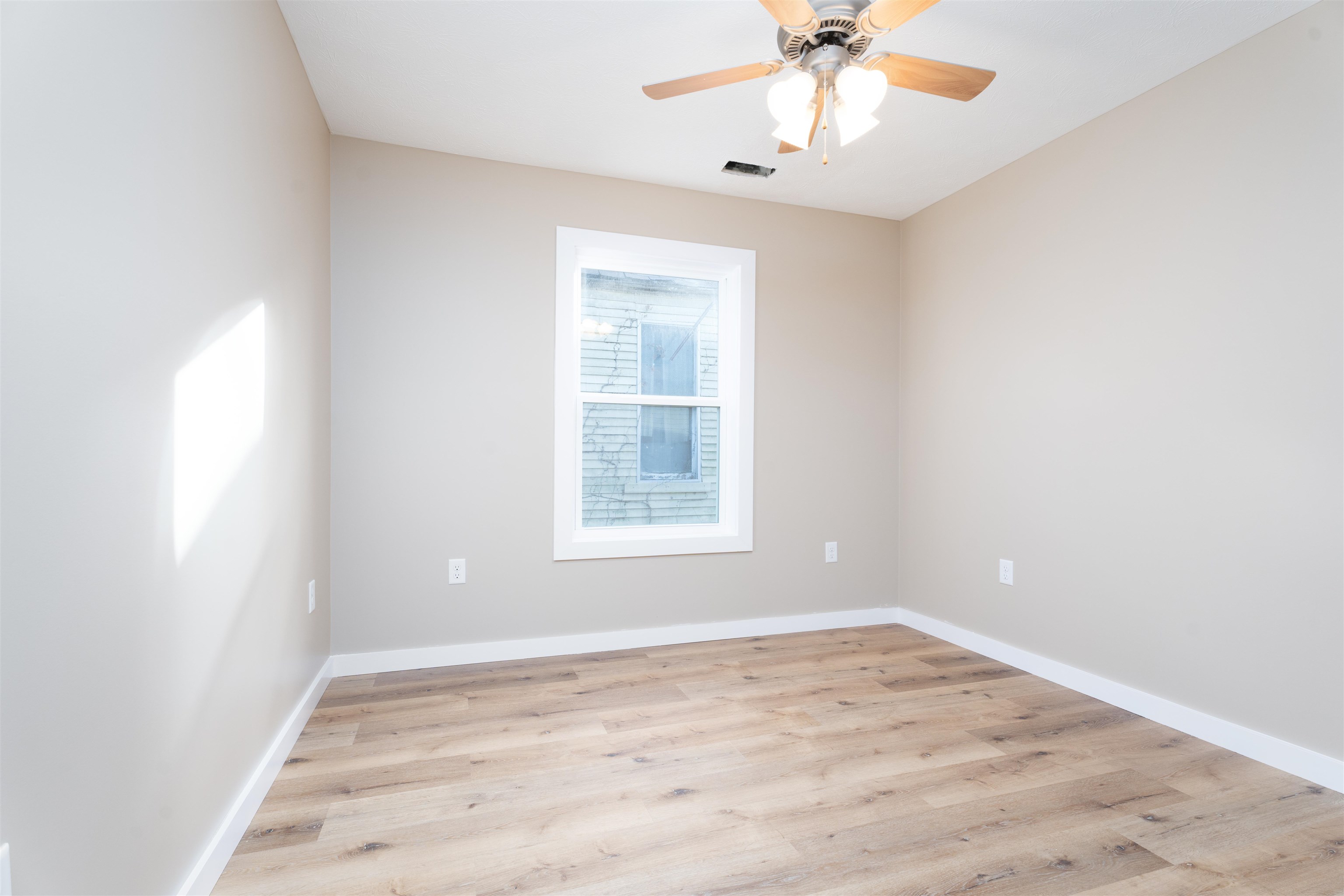 711 Hall St, Owensboro, Kentucky 42303, 3 Bedrooms Bedrooms, ,2 BathroomsBathrooms,Single Family Residence,For Sale,Hall St,91412
