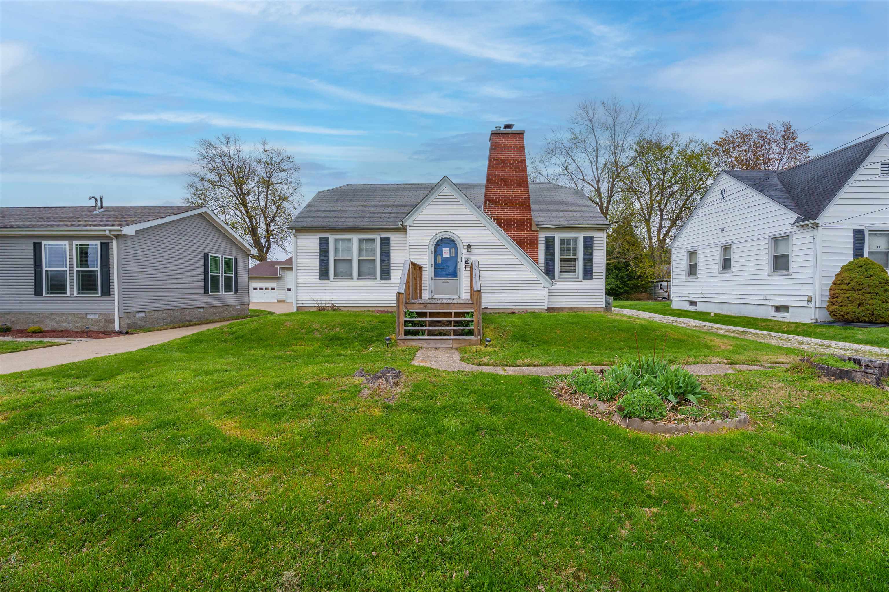 211 Hubert Court, Owensboro, Kentucky 42303, 2 Bedrooms Bedrooms, ,1 BathroomBathrooms,Single Family Residence,For Sale,Hubert Court,91413