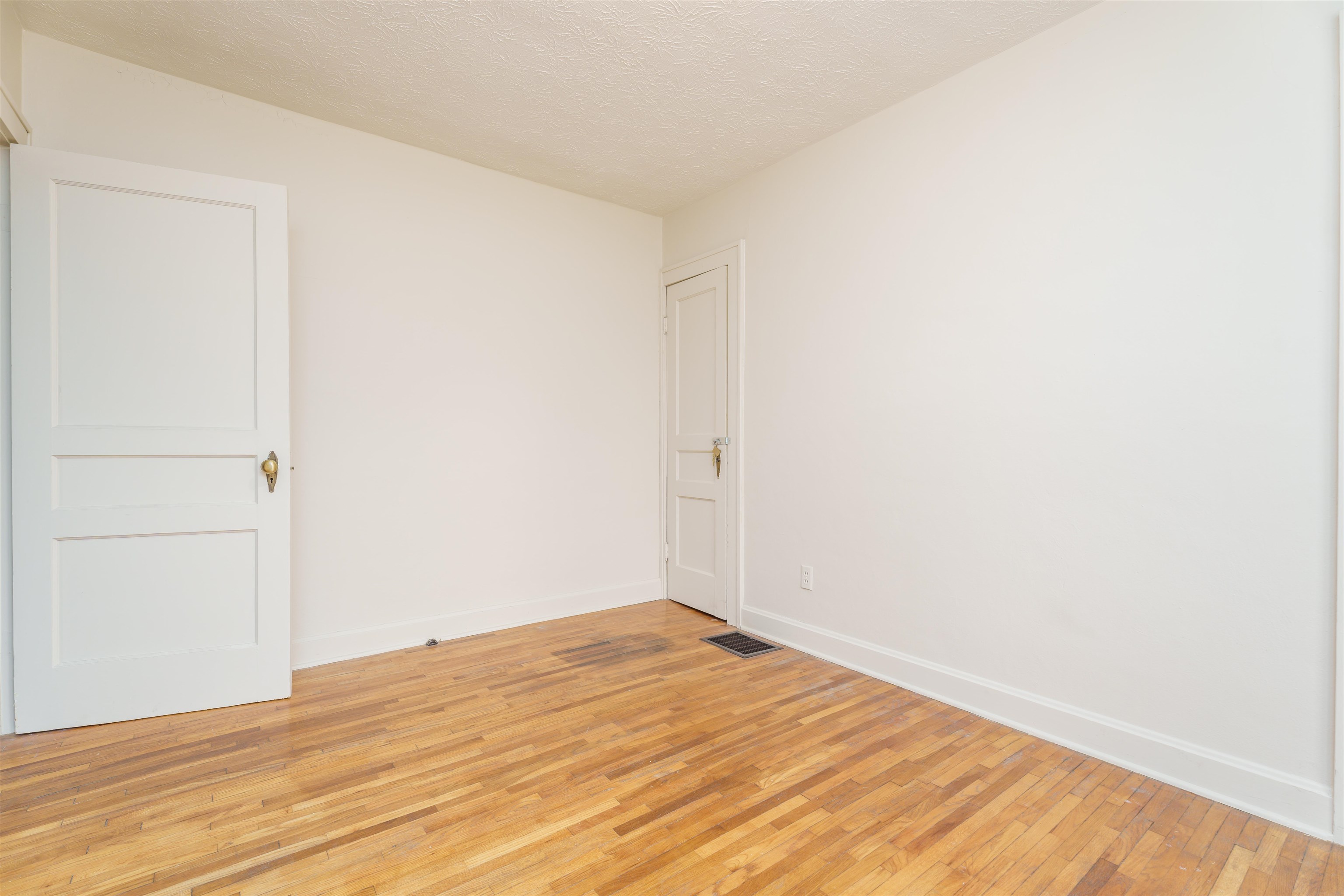 211 Hubert Court, Owensboro, Kentucky 42303, 2 Bedrooms Bedrooms, ,1 BathroomBathrooms,Single Family Residence,For Sale,Hubert Court,91413
