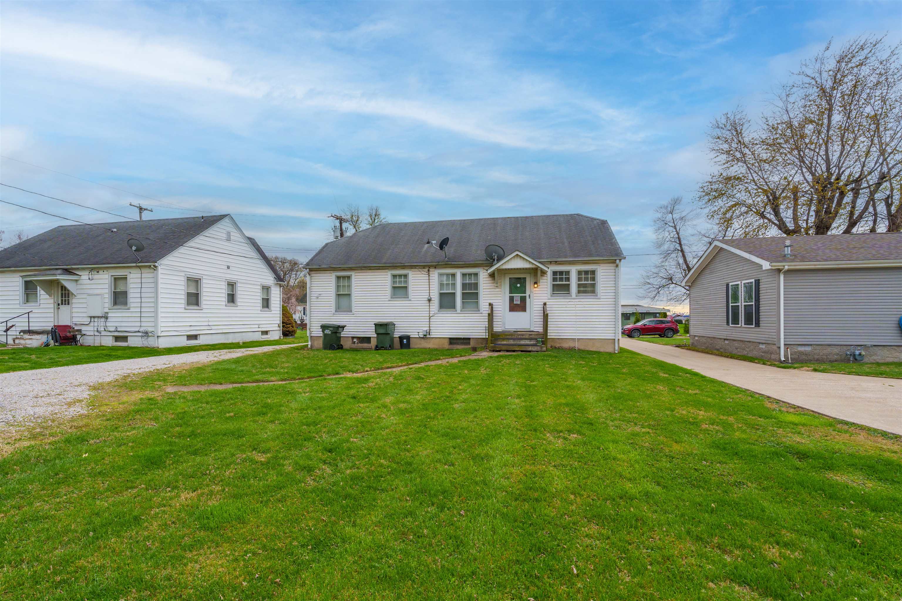 211 Hubert Court, Owensboro, Kentucky 42303, 2 Bedrooms Bedrooms, ,1 BathroomBathrooms,Single Family Residence,For Sale,Hubert Court,91413