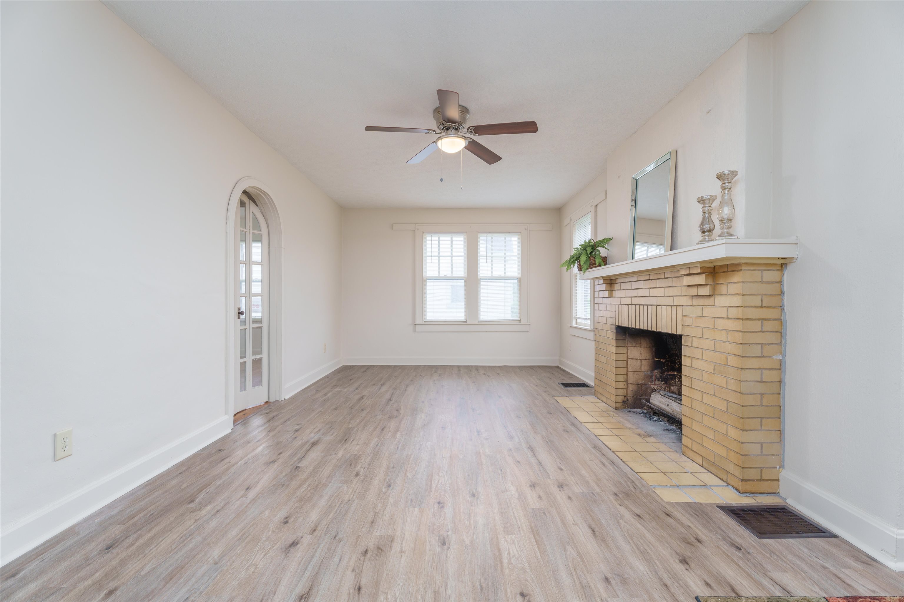 211 Hubert Court, Owensboro, Kentucky 42303, 2 Bedrooms Bedrooms, ,1 BathroomBathrooms,Single Family Residence,For Sale,Hubert Court,91413