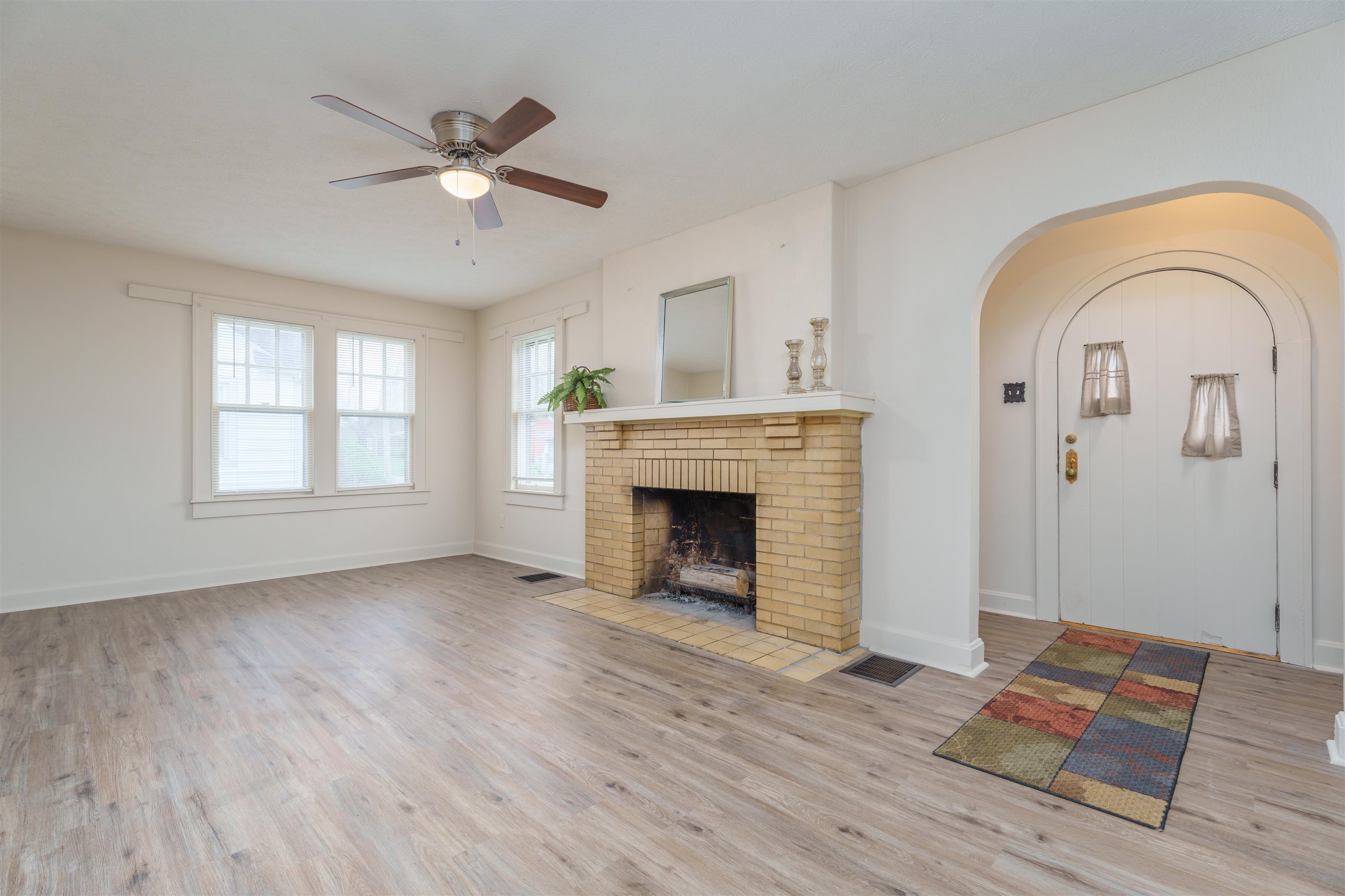 211 Hubert Court, Owensboro, Kentucky 42303, 2 Bedrooms Bedrooms, ,1 BathroomBathrooms,Single Family Residence,For Sale,Hubert Court,91413