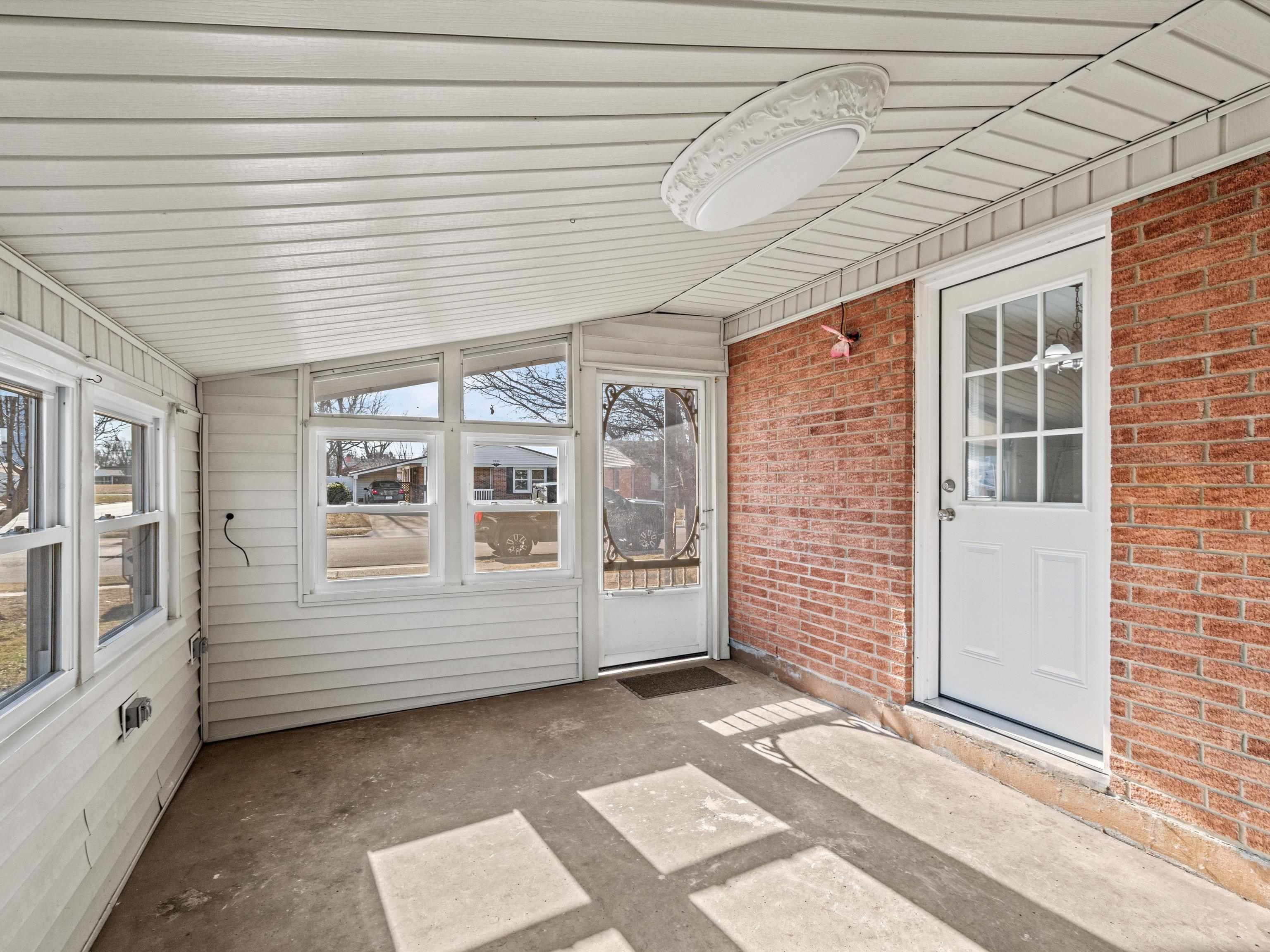 2817 Wayside Drive West, Owensboro, Kentucky 42301, 3 Bedrooms Bedrooms, ,1 BathroomBathrooms,Single Family Residence,For Sale,Wayside Drive West,91418