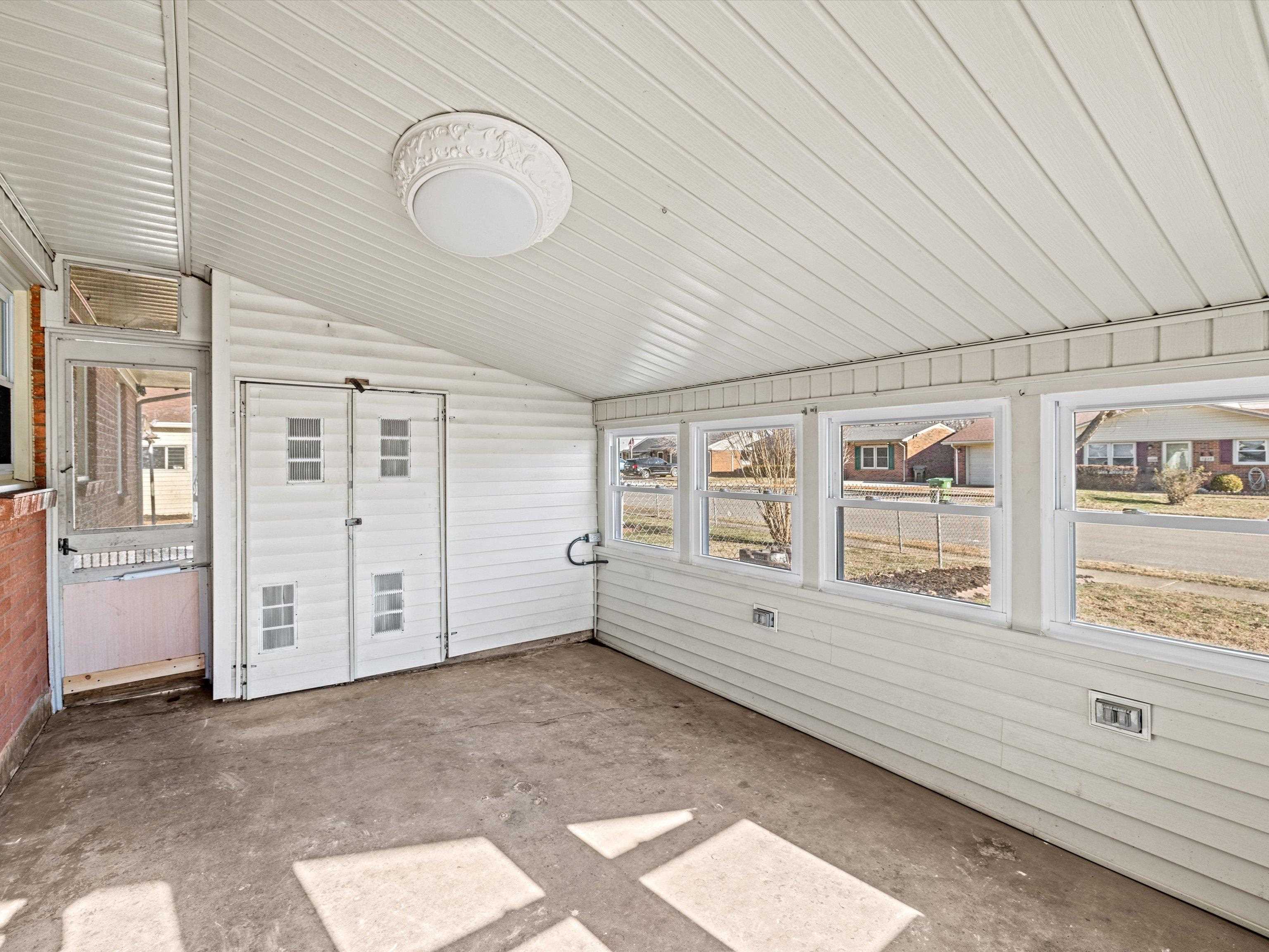 2817 Wayside Drive West, Owensboro, Kentucky 42301, 3 Bedrooms Bedrooms, ,1 BathroomBathrooms,Single Family Residence,For Sale,Wayside Drive West,91418