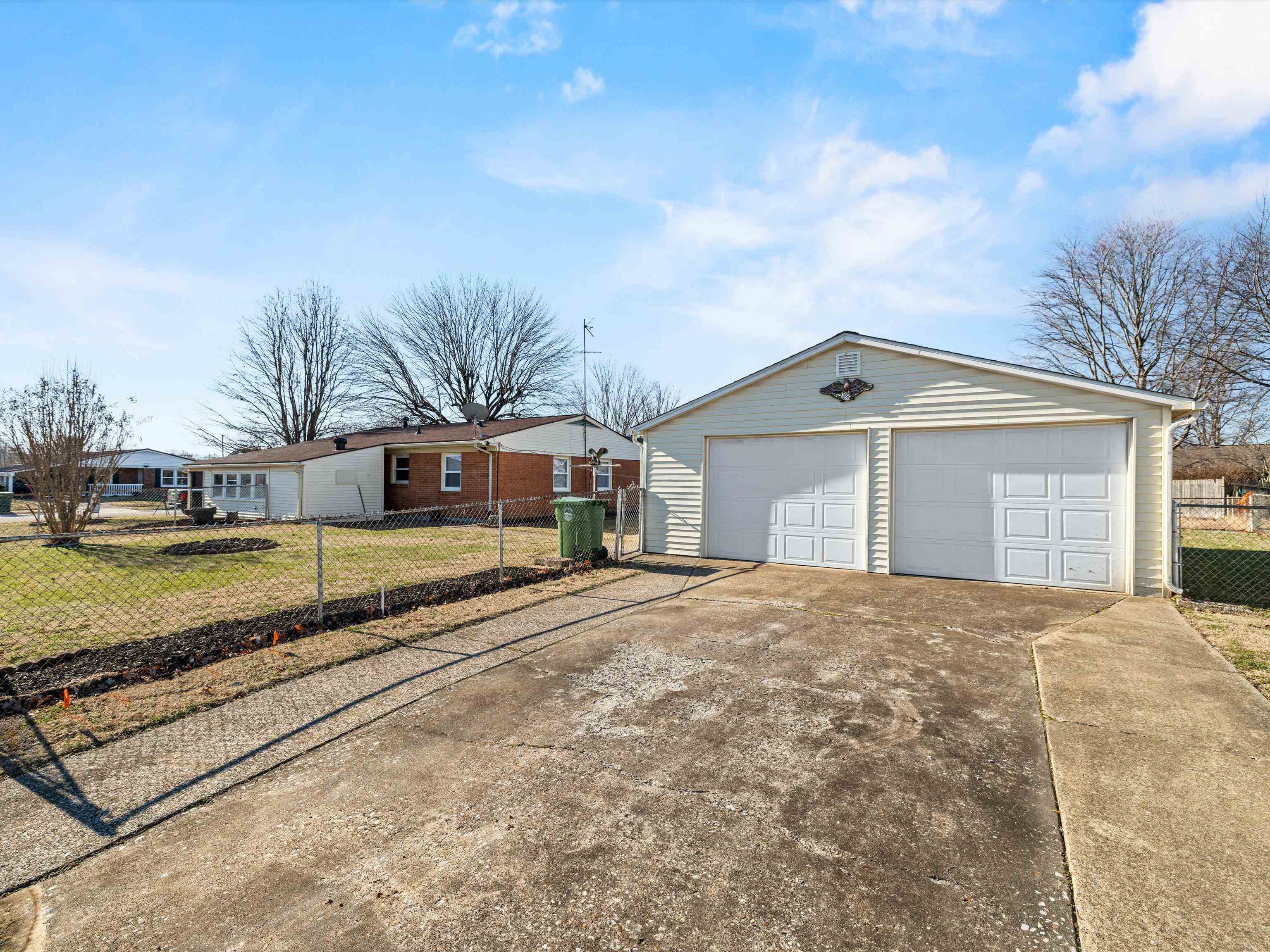 2817 Wayside Drive West, Owensboro, Kentucky 42301, 3 Bedrooms Bedrooms, ,1 BathroomBathrooms,Single Family Residence,For Sale,Wayside Drive West,91418