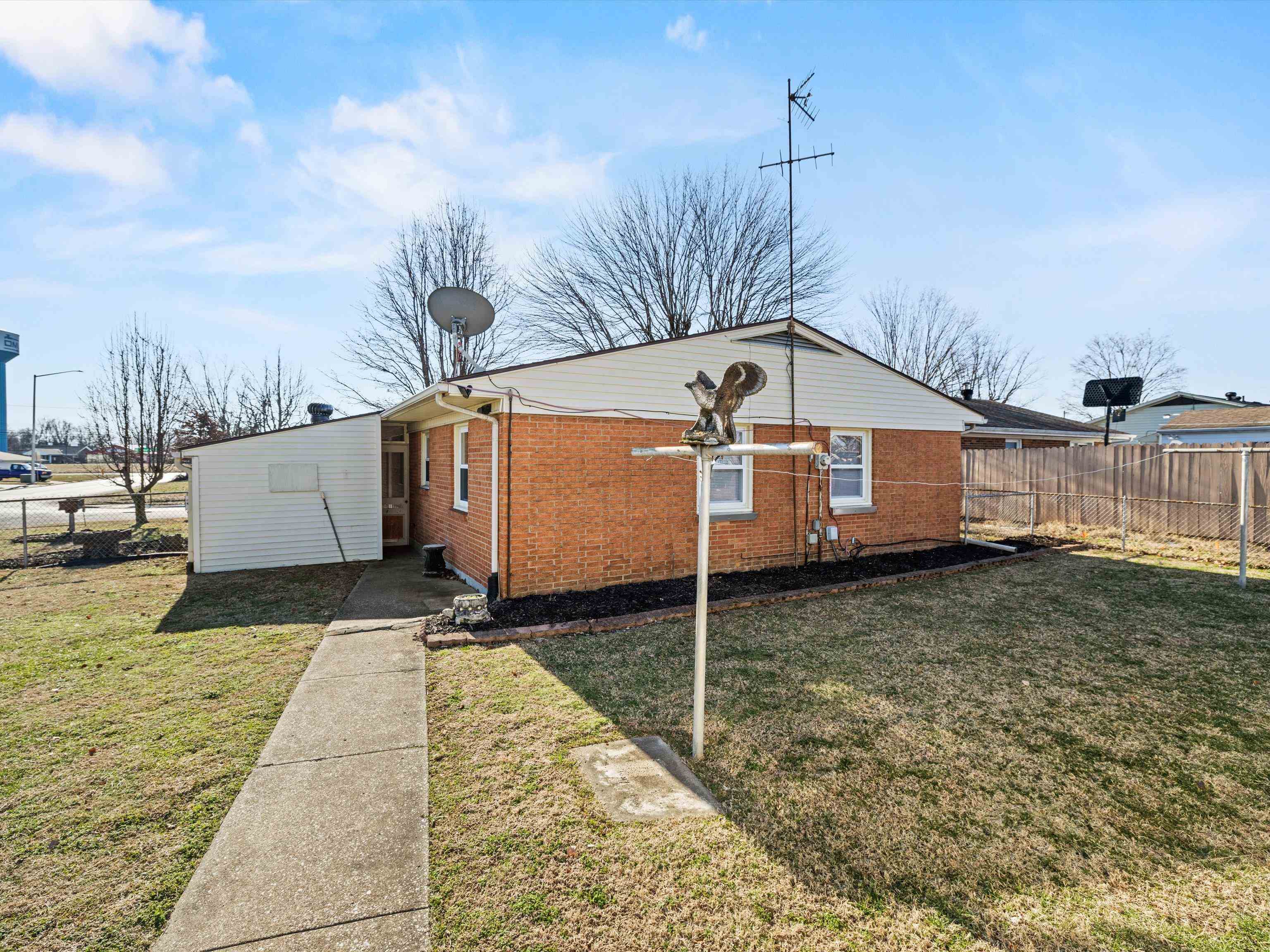 2817 Wayside Drive West, Owensboro, Kentucky 42301, 3 Bedrooms Bedrooms, ,1 BathroomBathrooms,Single Family Residence,For Sale,Wayside Drive West,91418