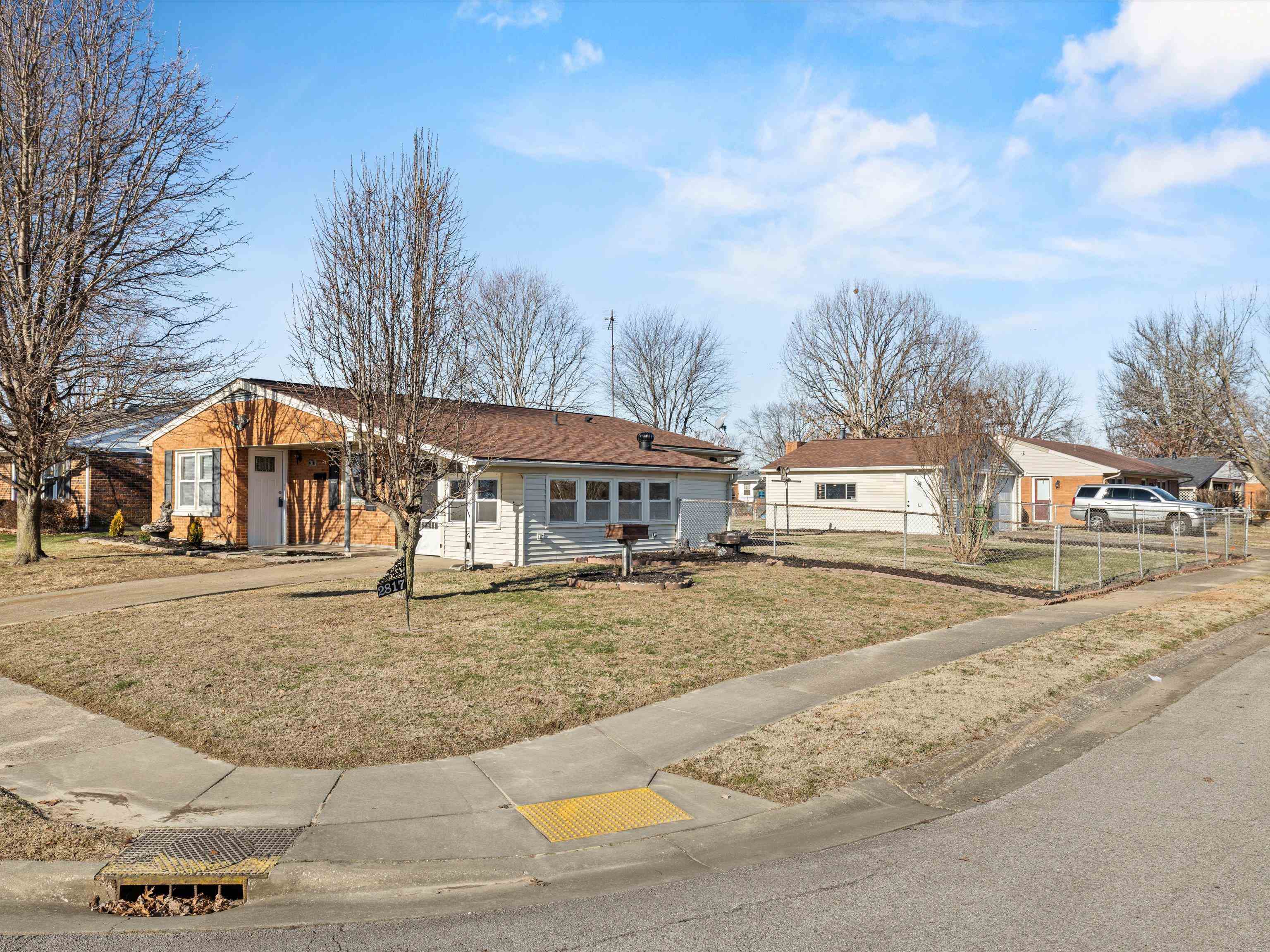 2817 Wayside Drive West, Owensboro, Kentucky 42301, 3 Bedrooms Bedrooms, ,1 BathroomBathrooms,Single Family Residence,For Sale,Wayside Drive West,91418