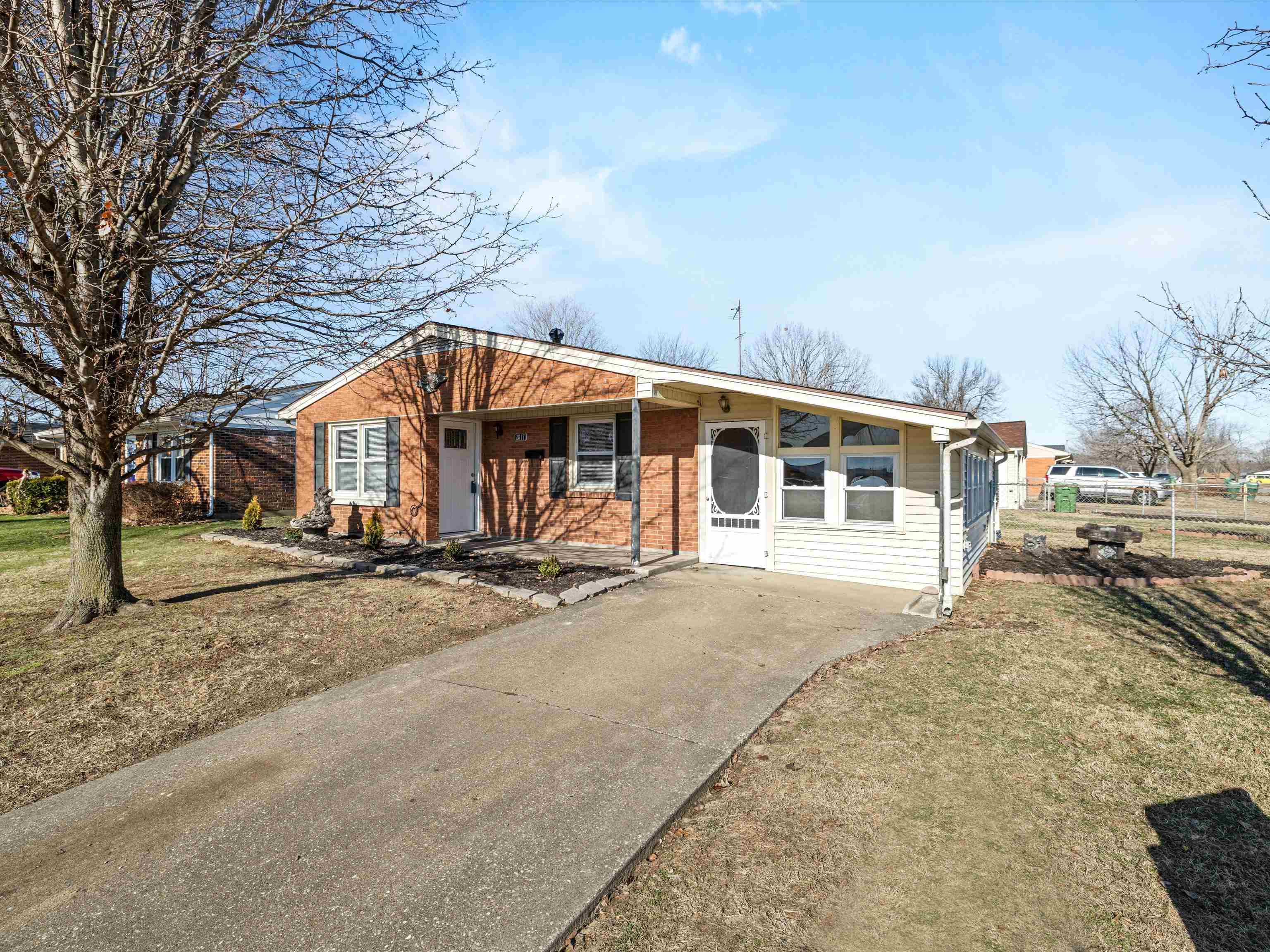 2817 Wayside Drive West, Owensboro, Kentucky 42301, 3 Bedrooms Bedrooms, ,1 BathroomBathrooms,Single Family Residence,For Sale,Wayside Drive West,91418
